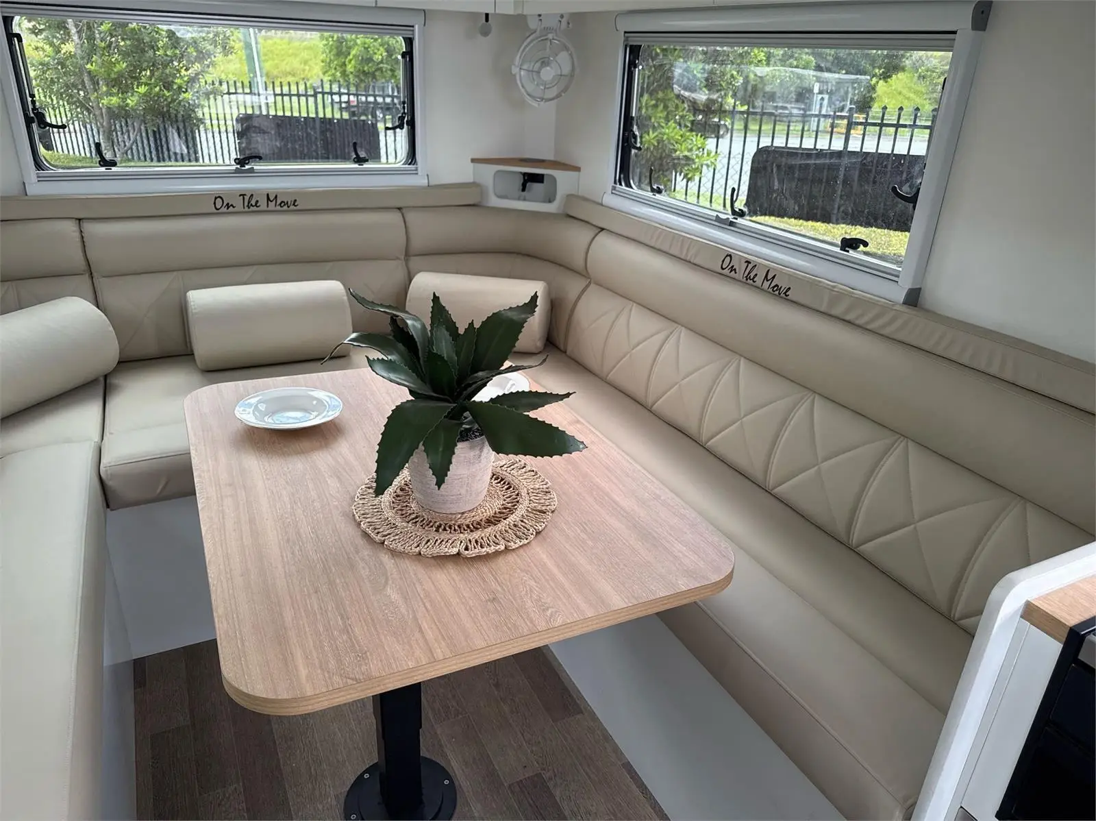https://media-caravea.syd1.digitaloceanspaces.com/caravans/95EIC7900/exterior-29.webp