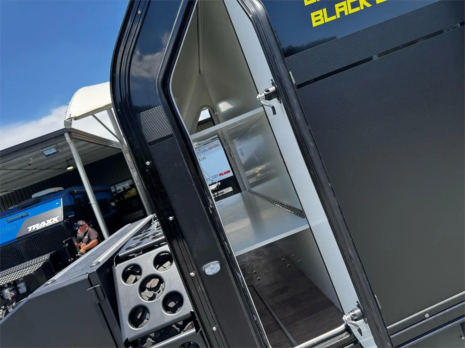 https://media-caravea.syd1.digitaloceanspaces.com/caravans/95EIC7900/exterior-40.webp