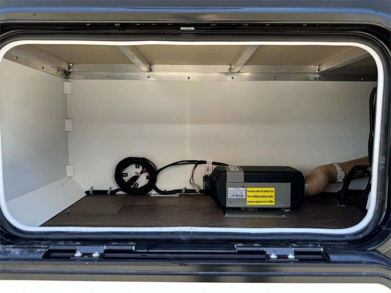 https://media-caravea.syd1.digitaloceanspaces.com/caravans/95EIC7900/exterior-41.webp