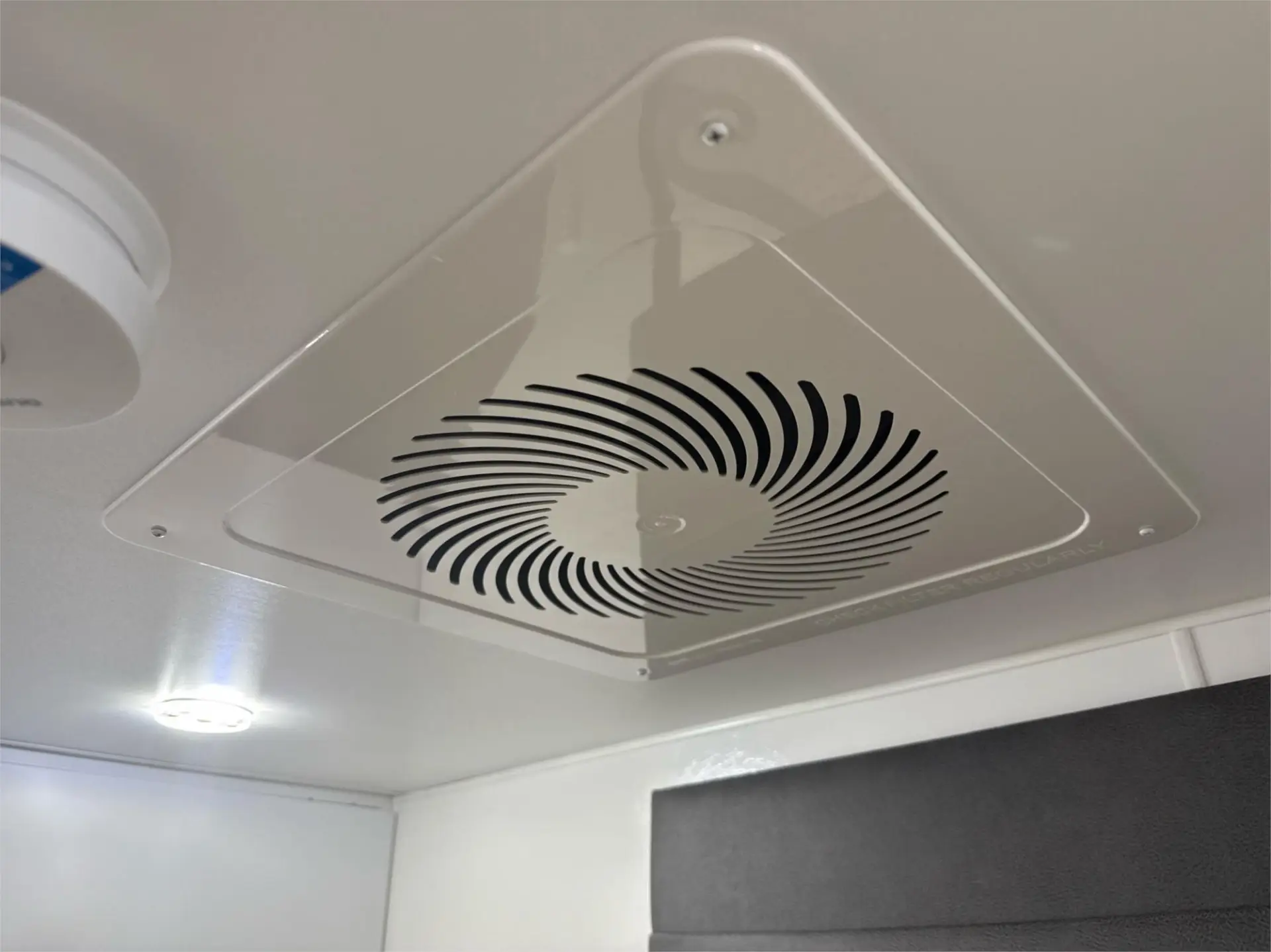 https://media-caravea.syd1.digitaloceanspaces.com/caravans/95EIC9390/exterior-1.webp