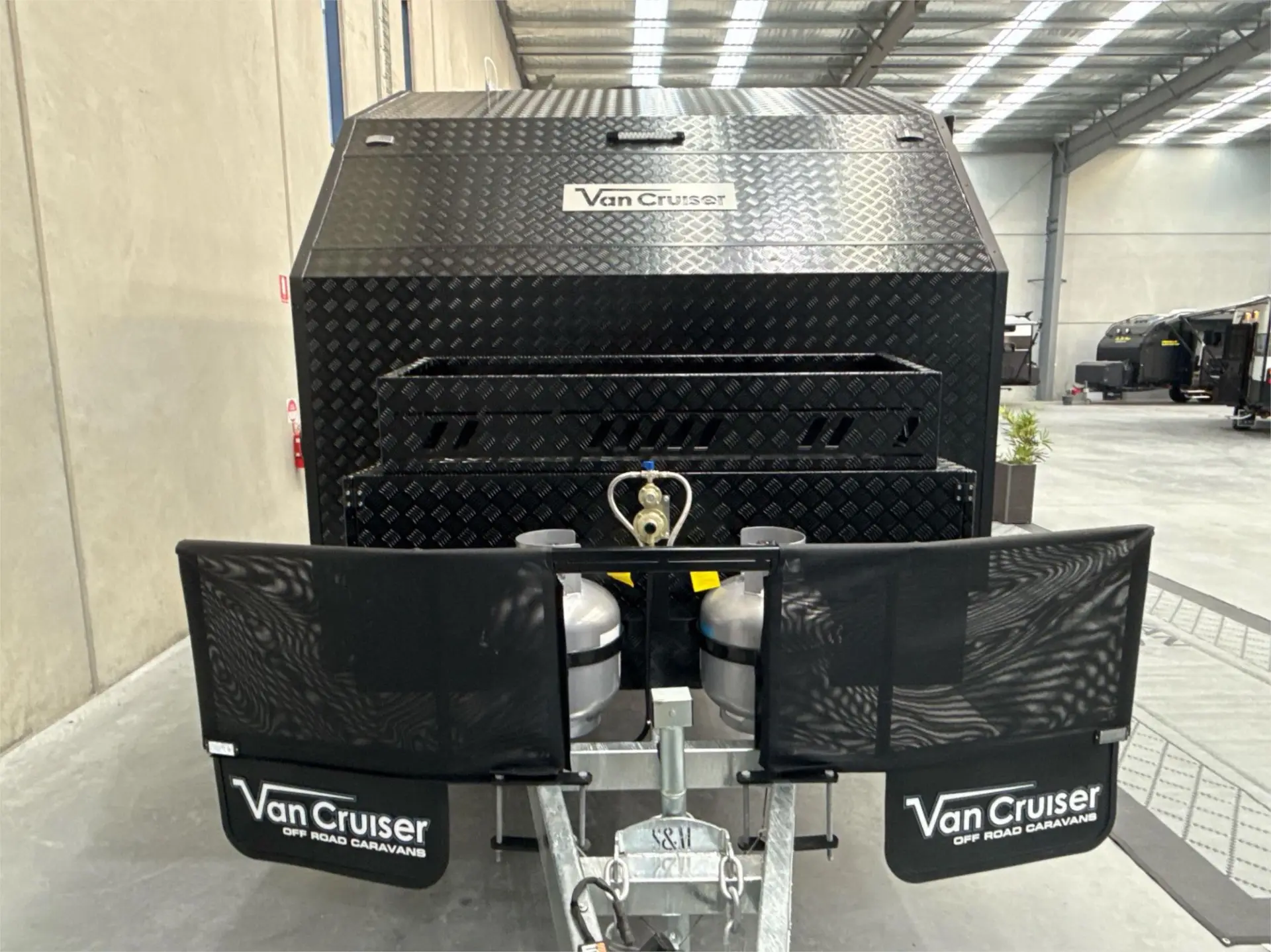 https://media-caravea.syd1.digitaloceanspaces.com/caravans/95EIC9390/exterior-14.webp