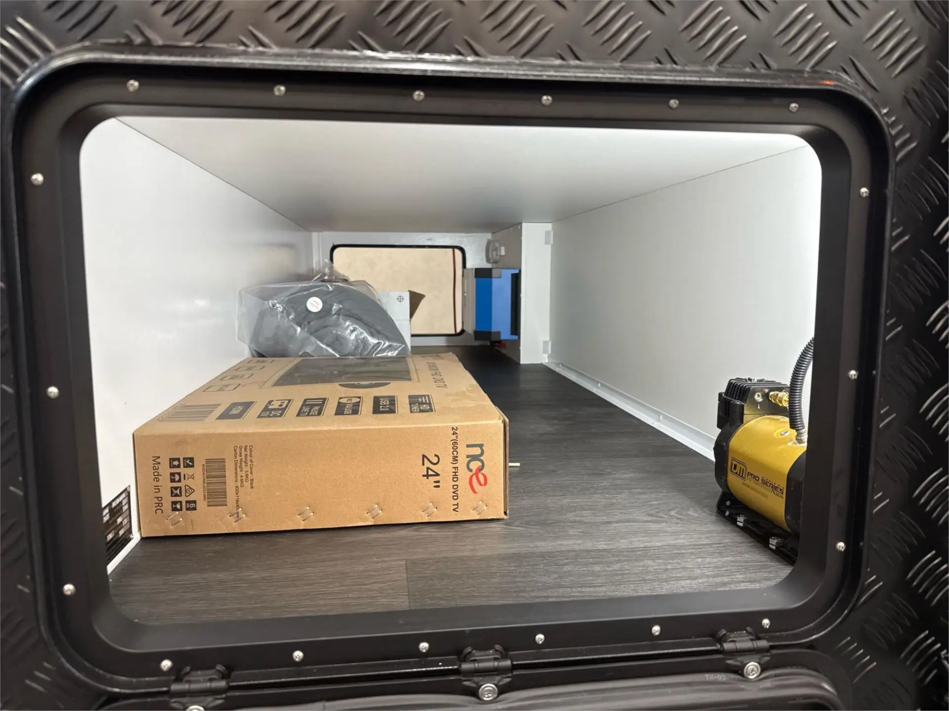 https://media-caravea.syd1.digitaloceanspaces.com/caravans/95EIC9390/exterior-17.webp