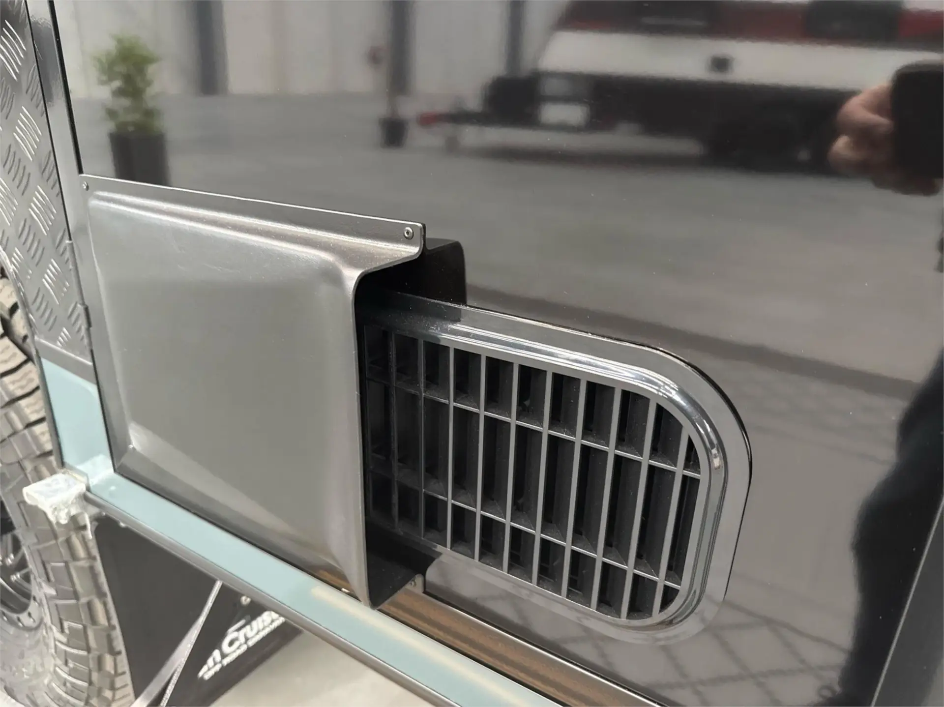 https://media-caravea.syd1.digitaloceanspaces.com/caravans/95EIC9390/exterior-23.webp