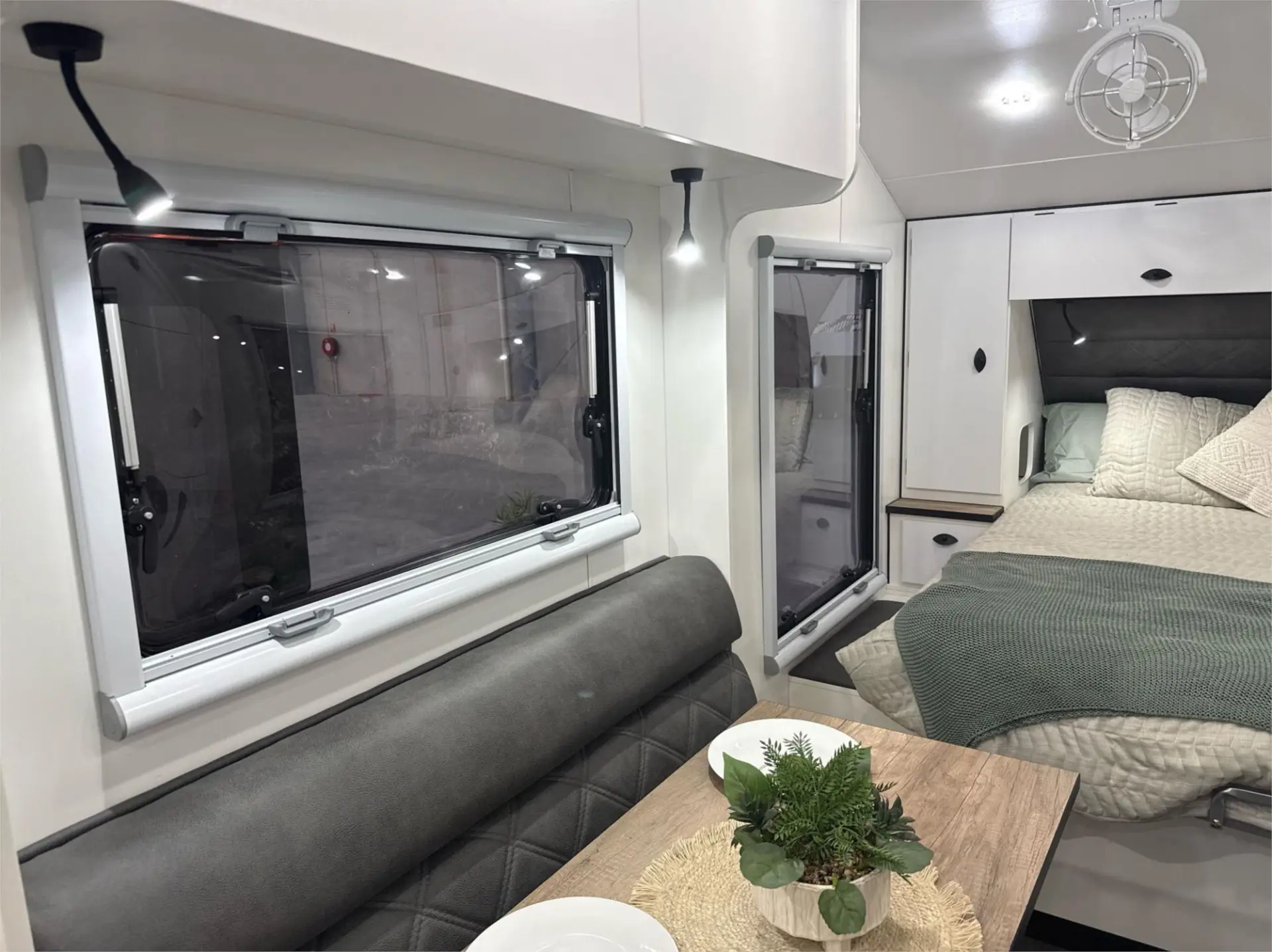 https://media-caravea.syd1.digitaloceanspaces.com/caravans/95EIC9390/exterior-26.webp