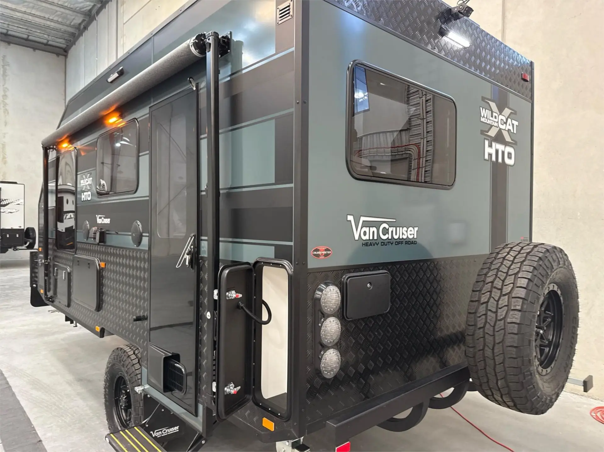 https://media-caravea.syd1.digitaloceanspaces.com/caravans/95EIC9390/exterior-4.webp