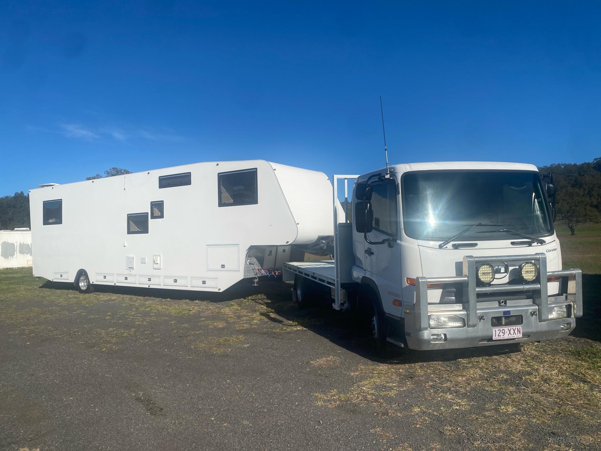 2011 Nissan UD Fifth Wheeler