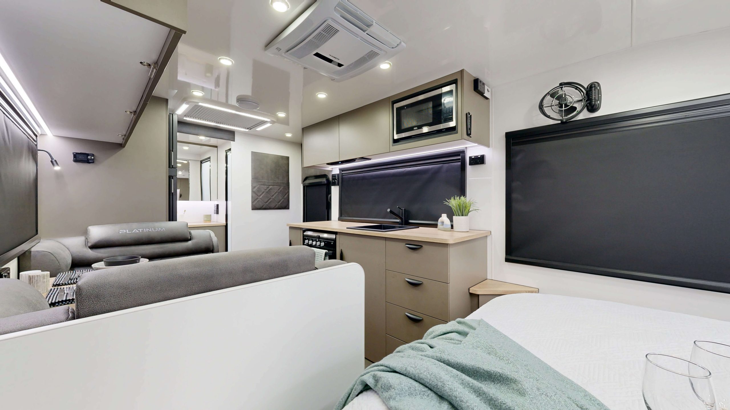 19’6 PLATINUM REAR DOOR Interior