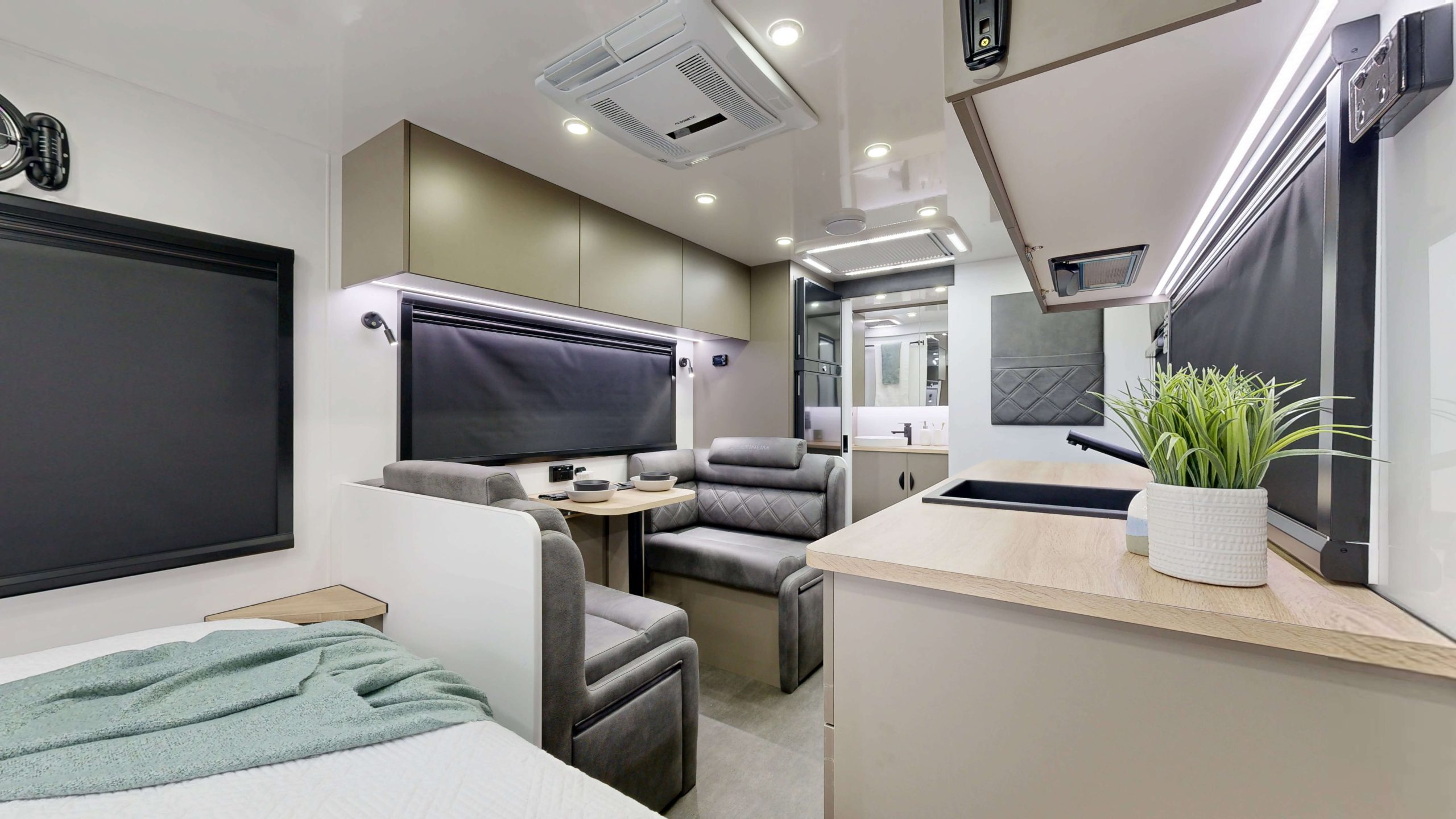 19’6 PLATINUM REAR DOOR Interior