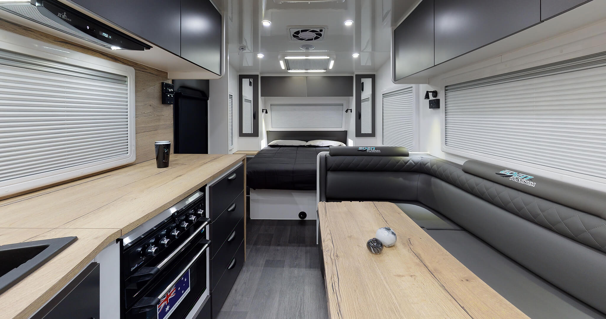 22′ PLATINUM MID DOOR  FAMILY Interior