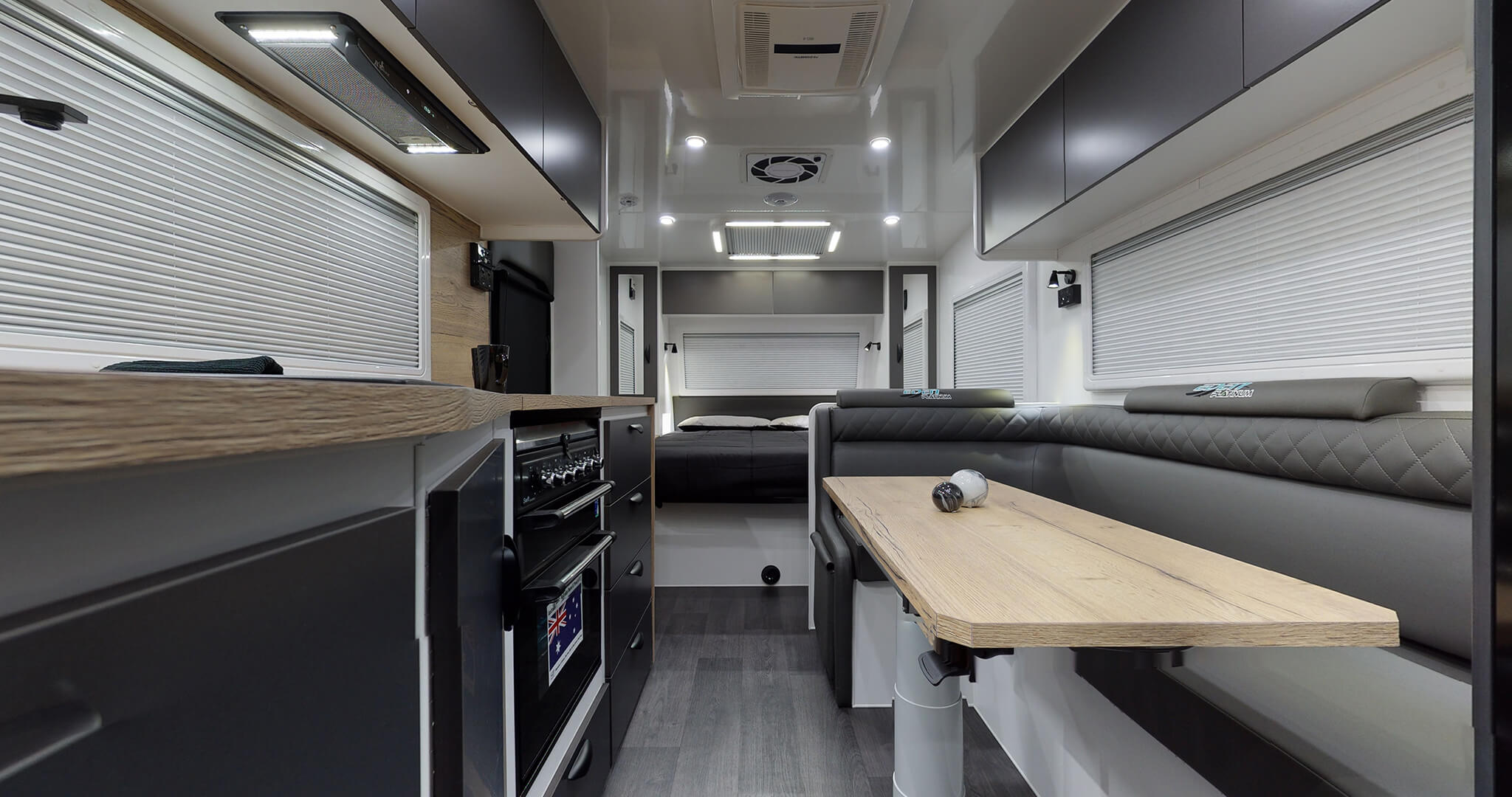 22′ PLATINUM MID DOOR  FAMILY Interior