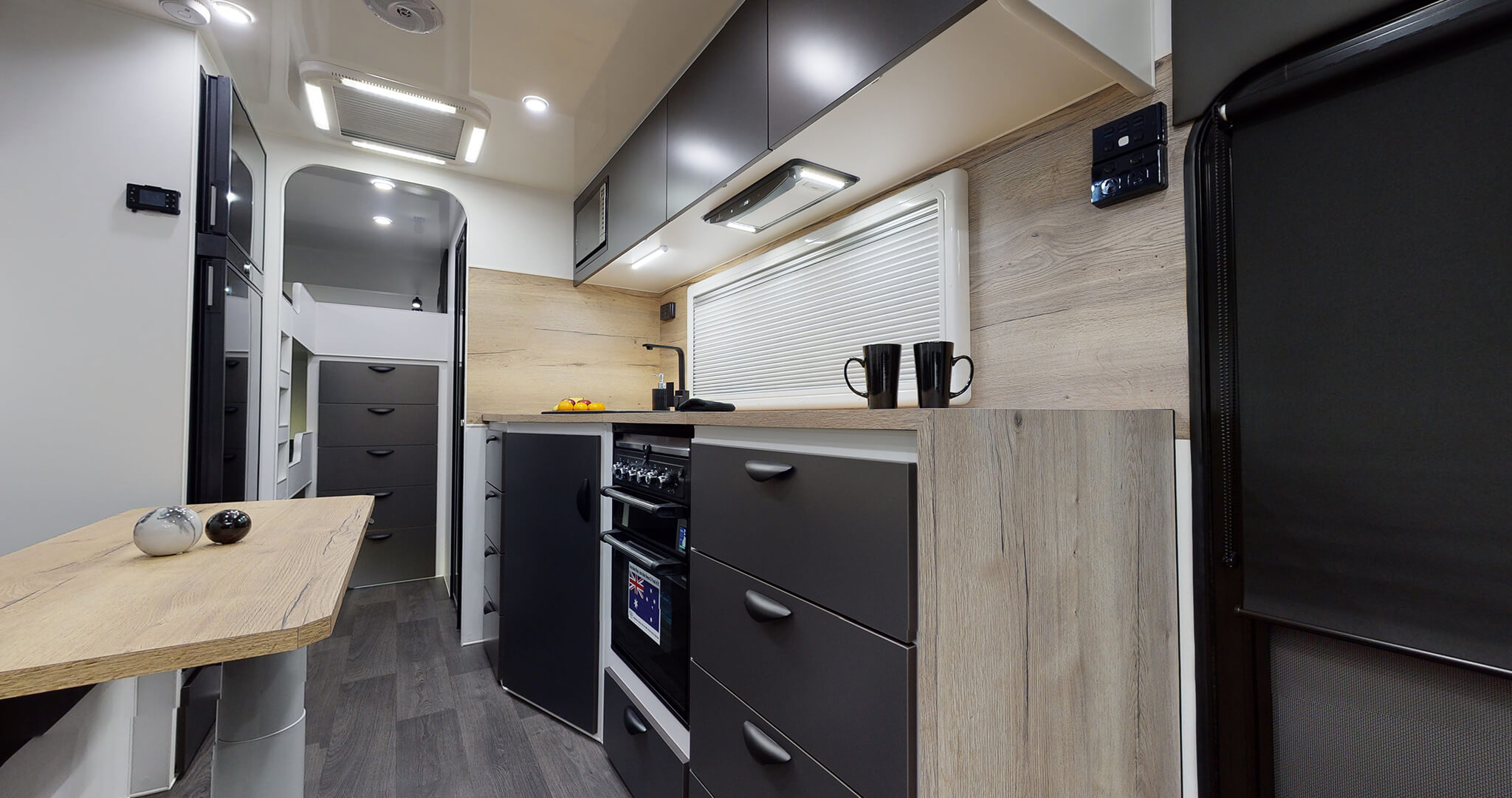 22′ PLATINUM MID DOOR  FAMILY Interior