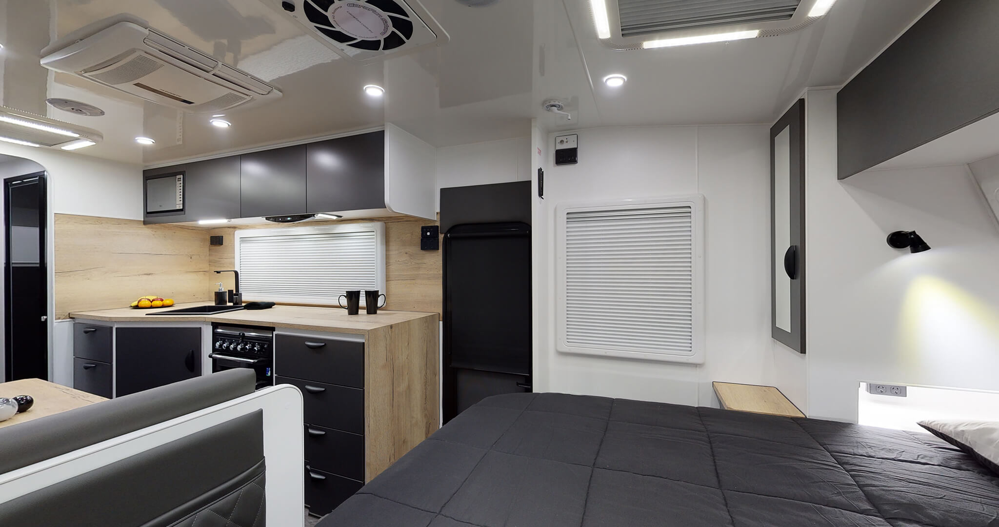 22′ PLATINUM MID DOOR  FAMILY Interior