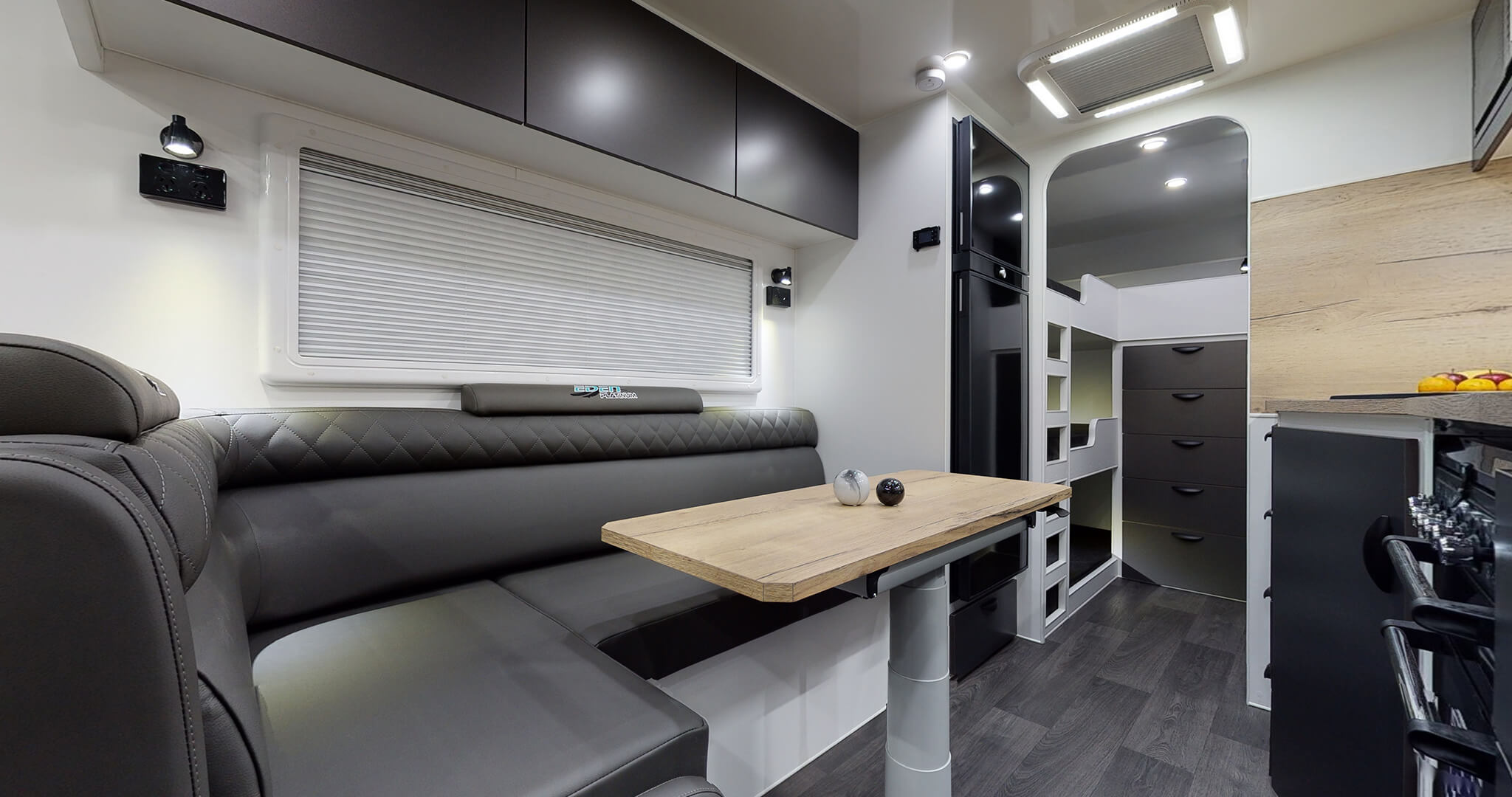22′ PLATINUM MID DOOR  FAMILY Interior