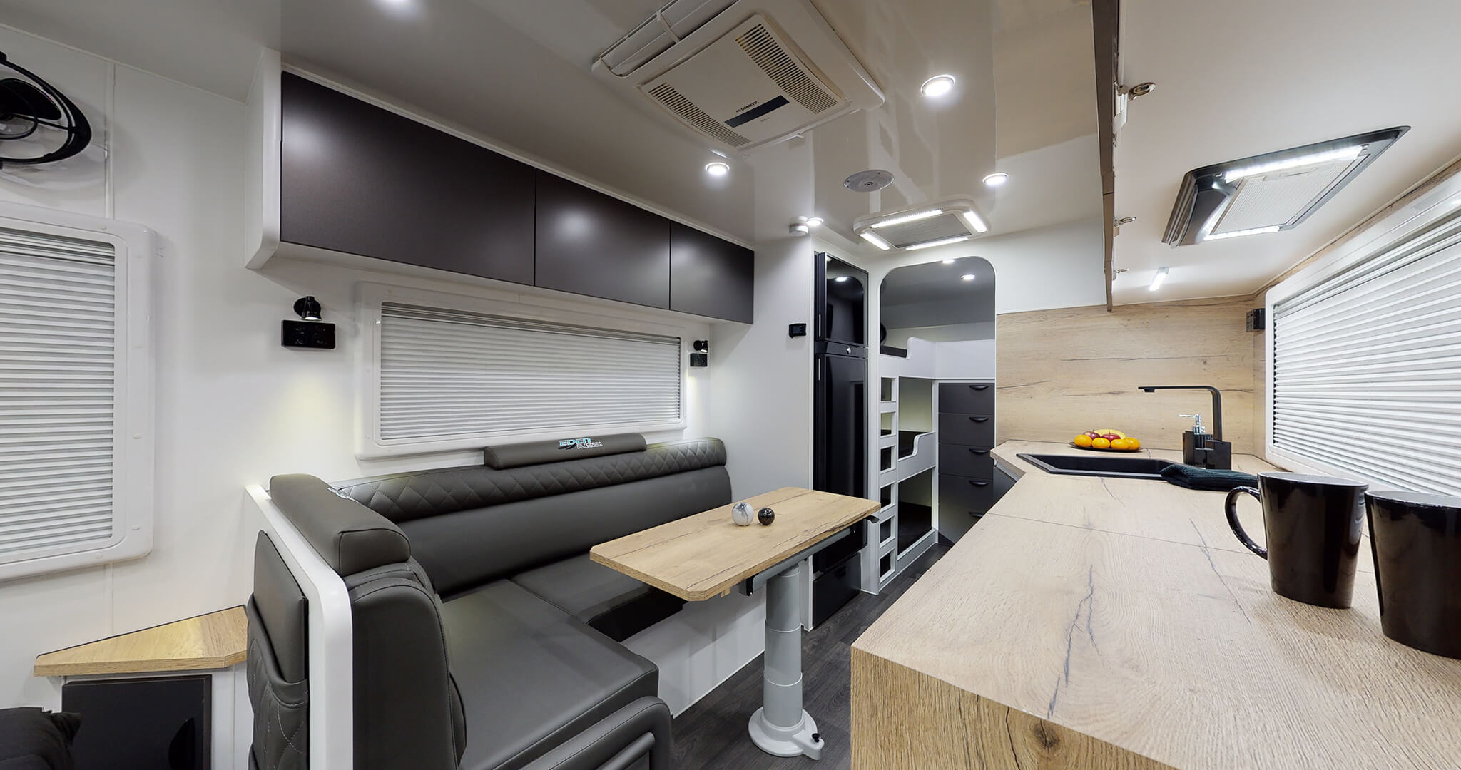 22′ PLATINUM MID DOOR  FAMILY Interior