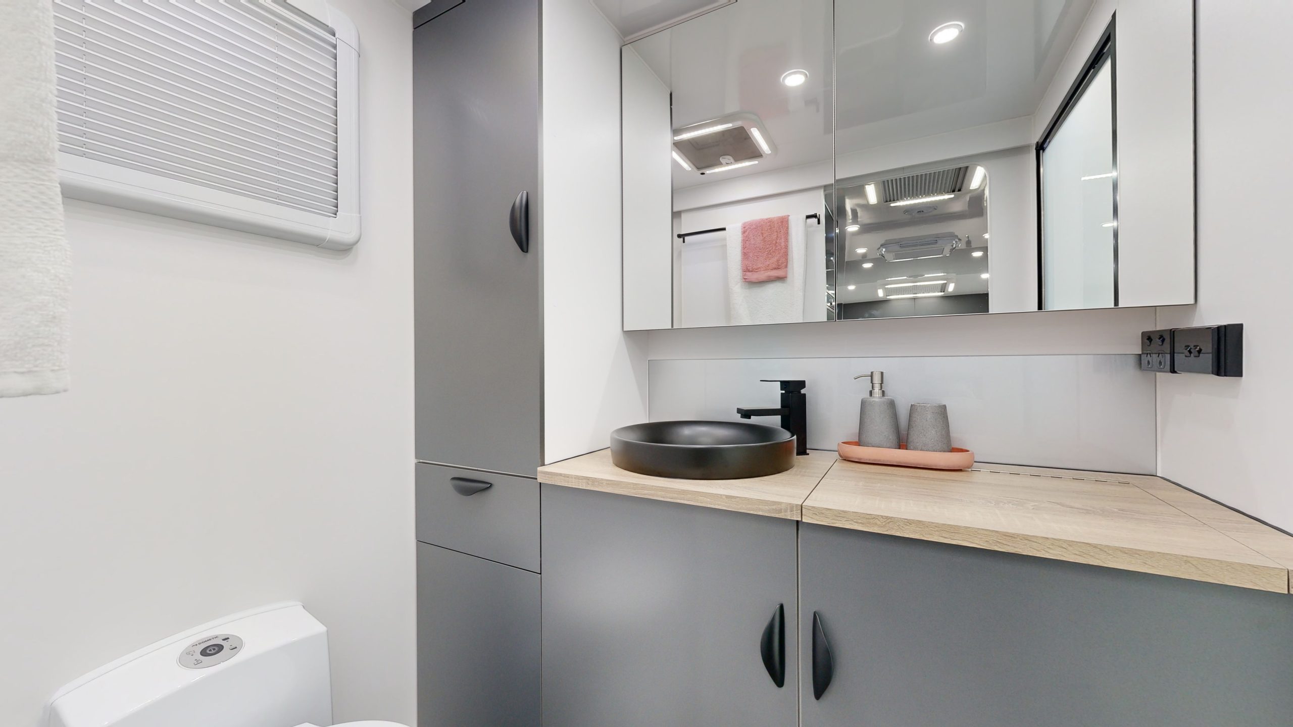 21’6 WILDTRAX REAR DOOR LARGE ENSUITE Interior