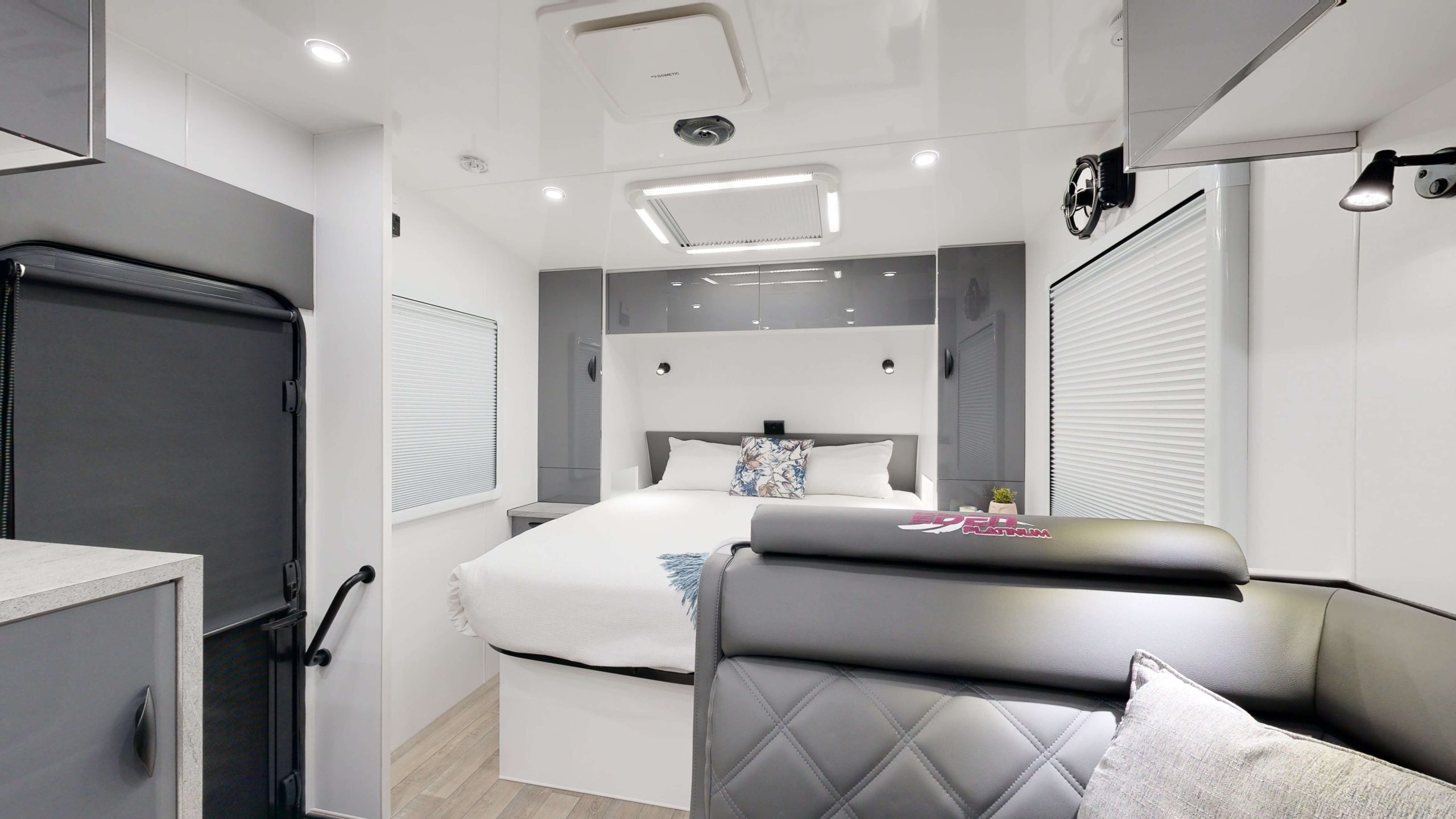19’6 PLATINUM MID DOOR Interior