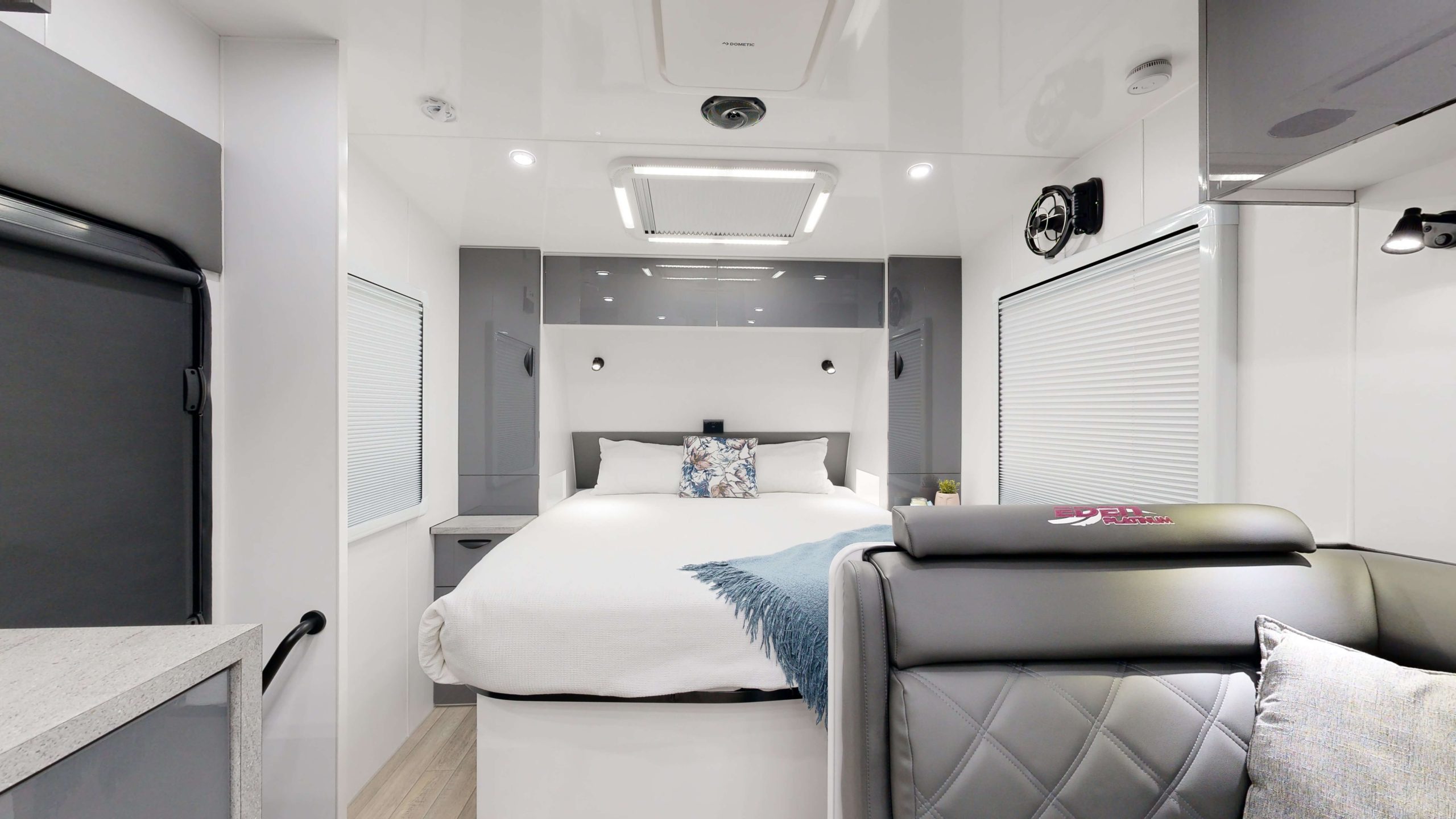 19’6 PLATINUM MID DOOR Interior