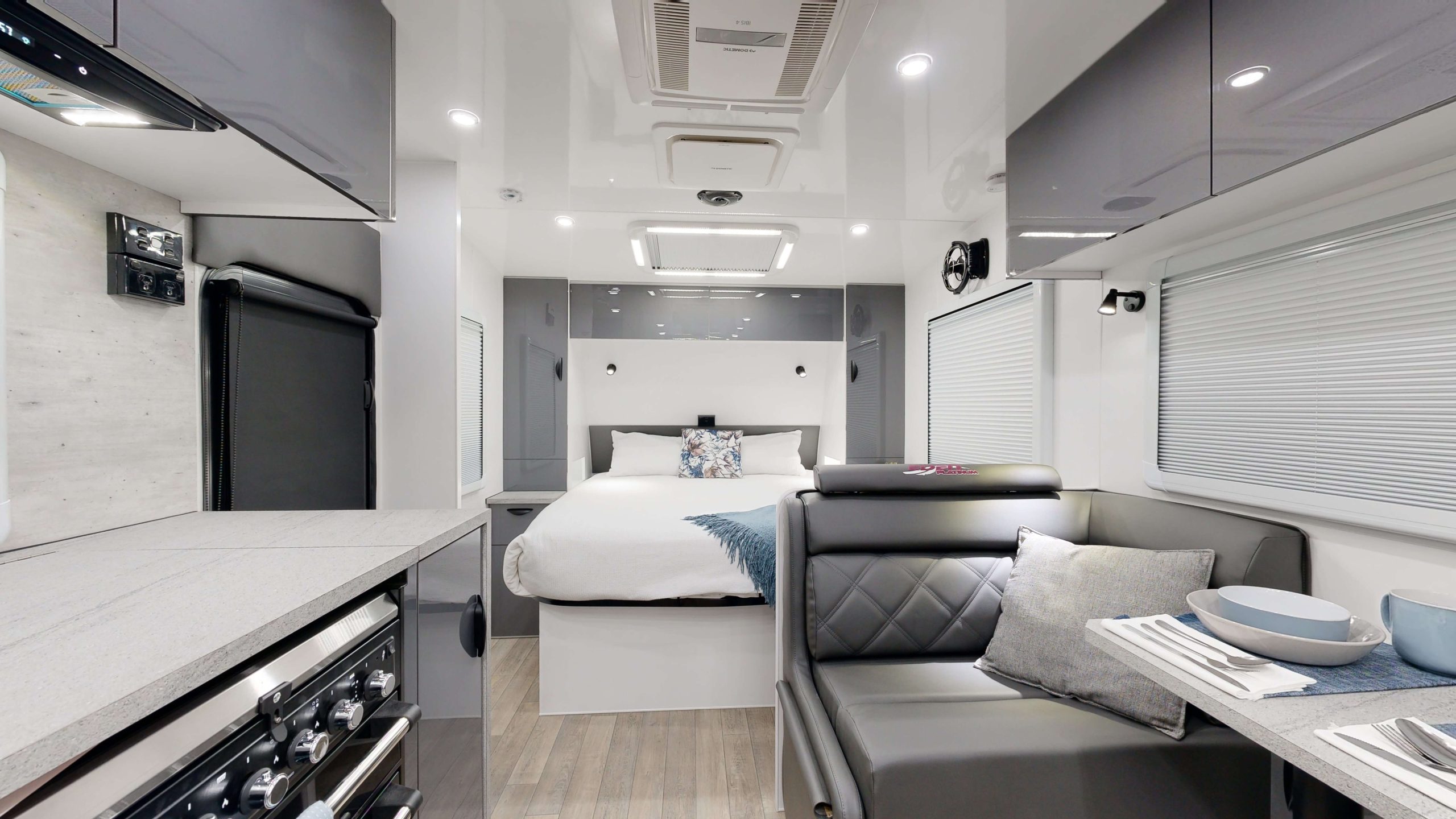 19’6 PLATINUM MID DOOR Interior