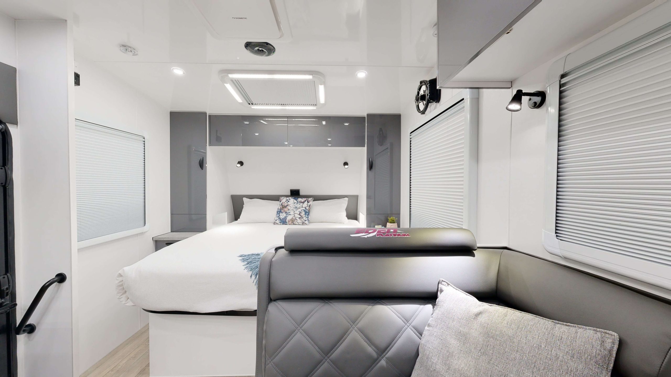 19’6 PLATINUM MID DOOR Interior