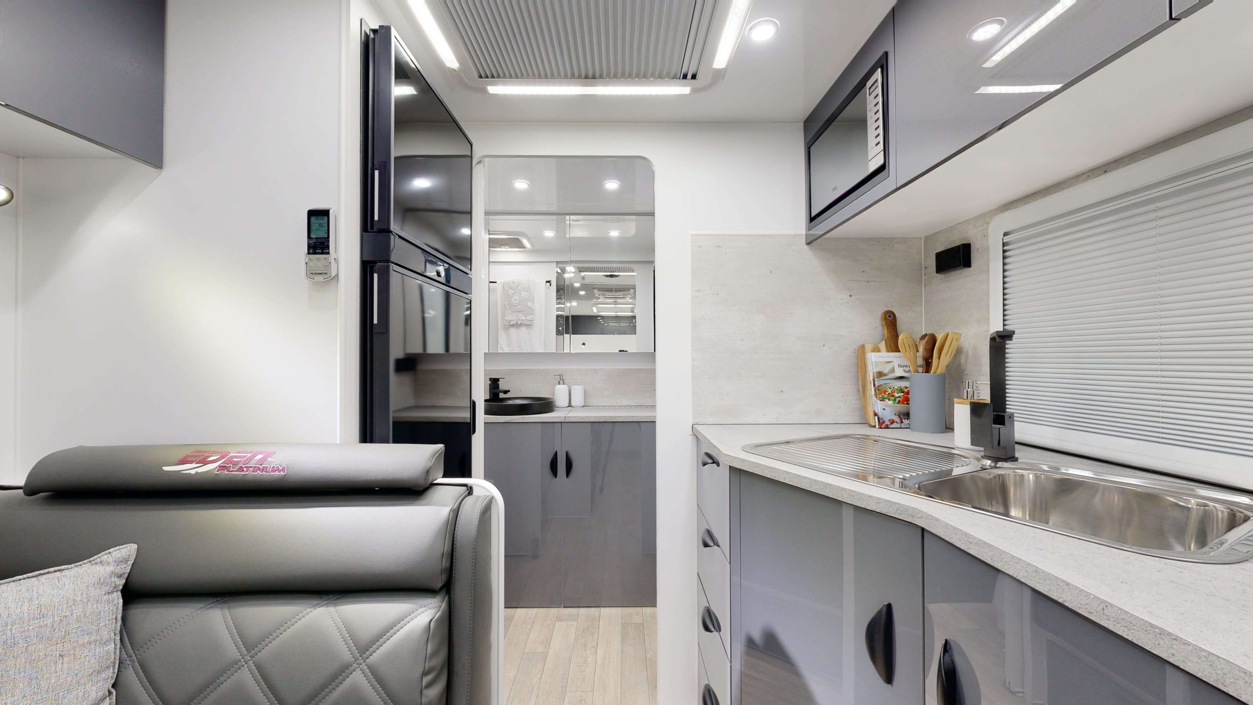 19’6 PLATINUM MID DOOR Interior