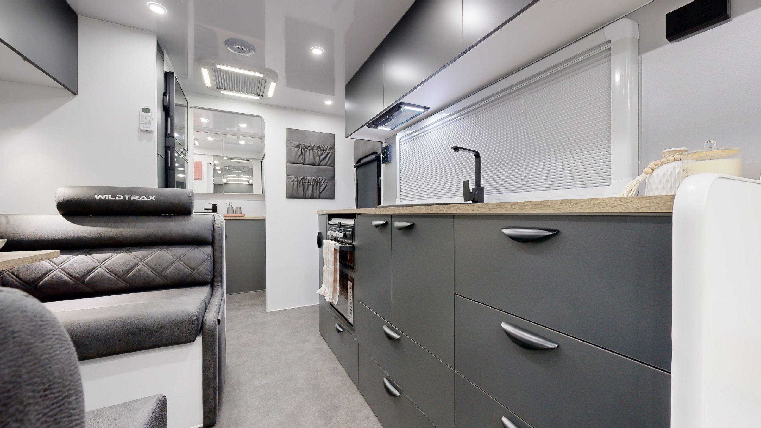21’6 PLATINUM REAR DOOR LARGE ENSUITE Interior
