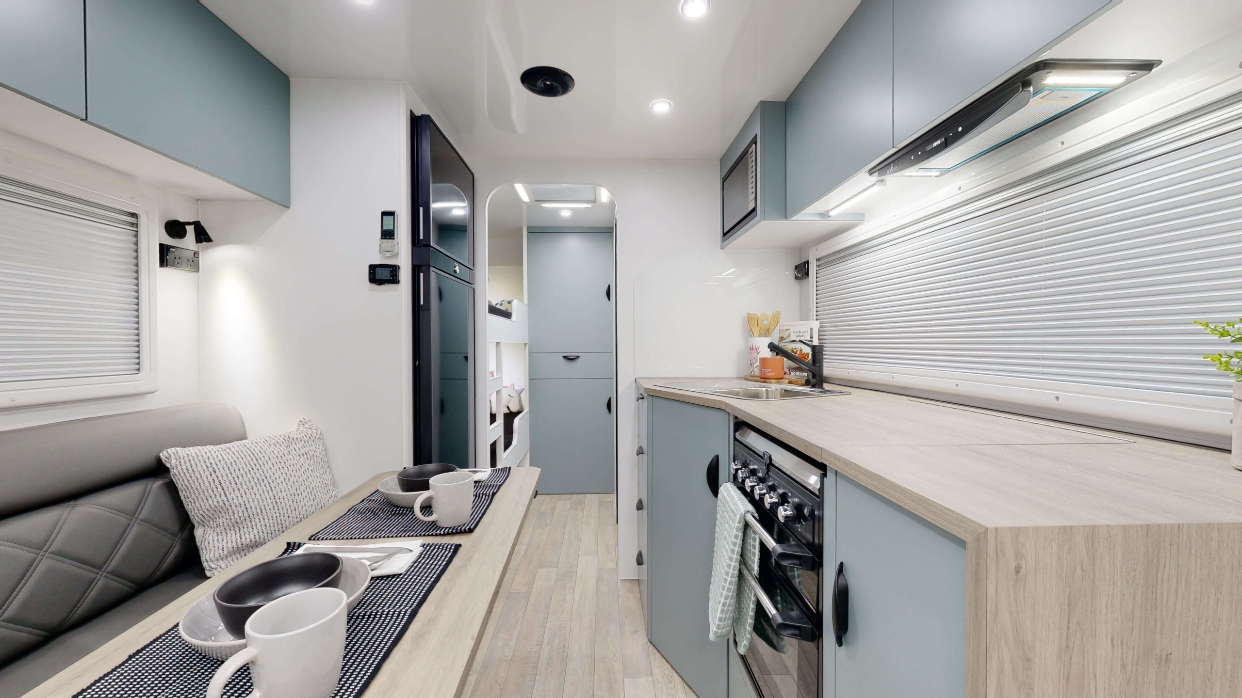 19’6 PLATINUM EAST WEST FAMILY Interior