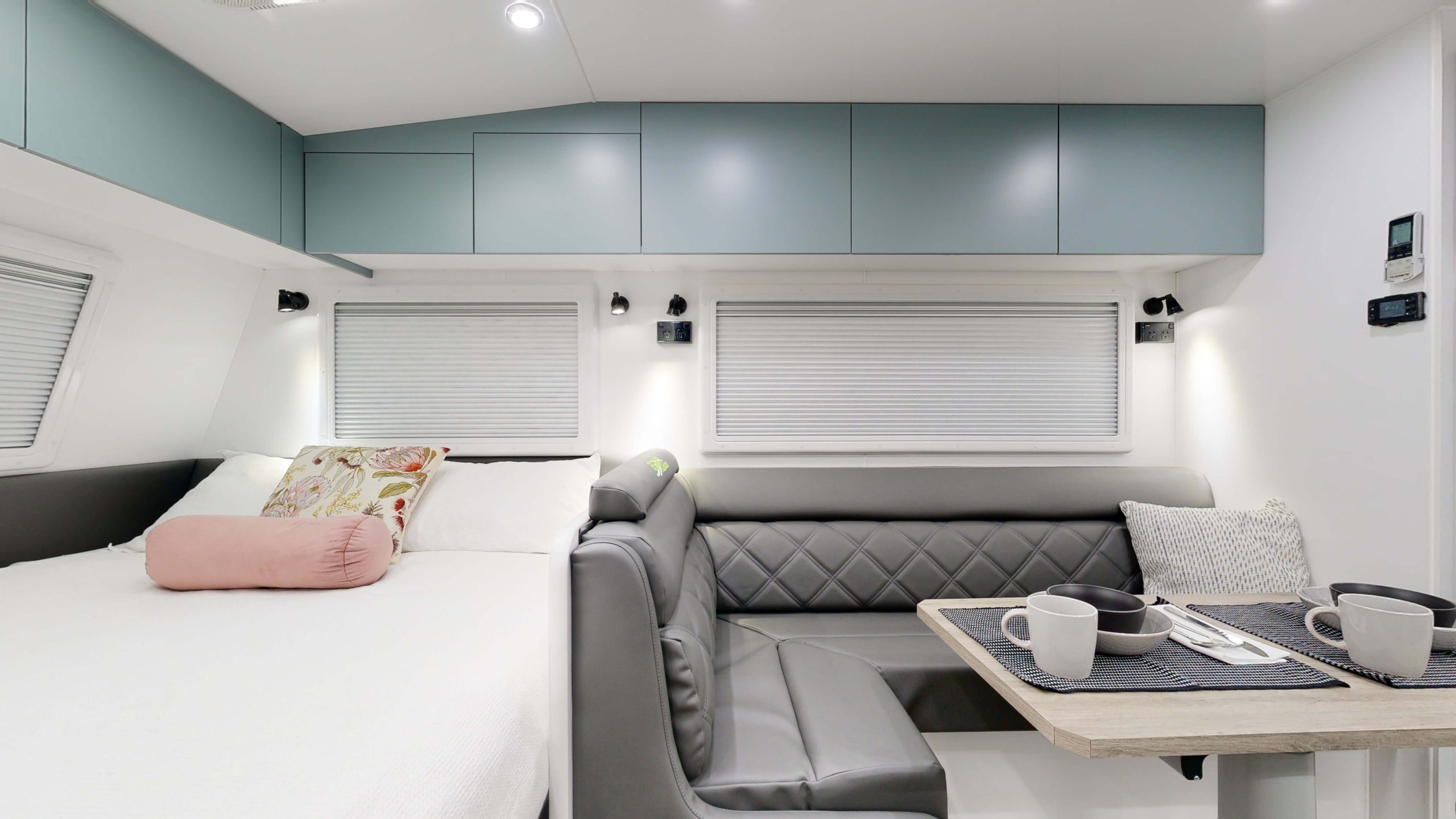 19’6 PLATINUM EAST WEST FAMILY Interior