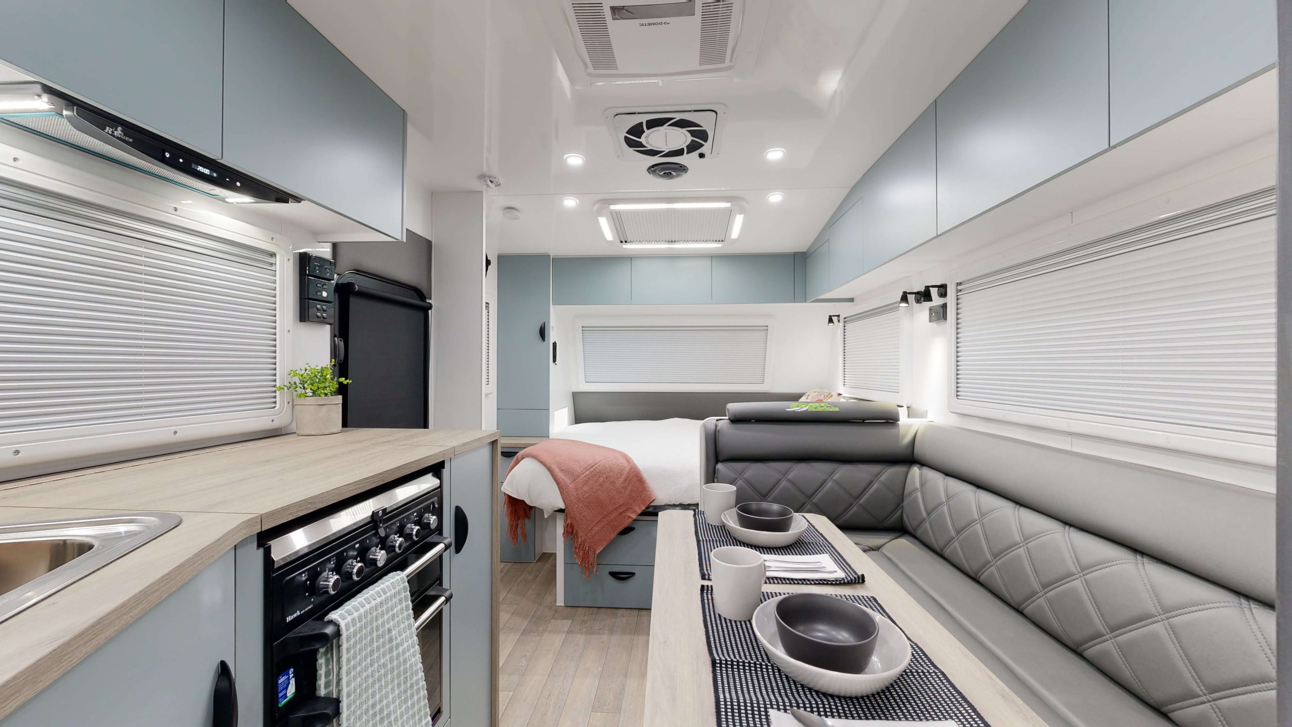 19’6 PLATINUM EAST WEST FAMILY Interior