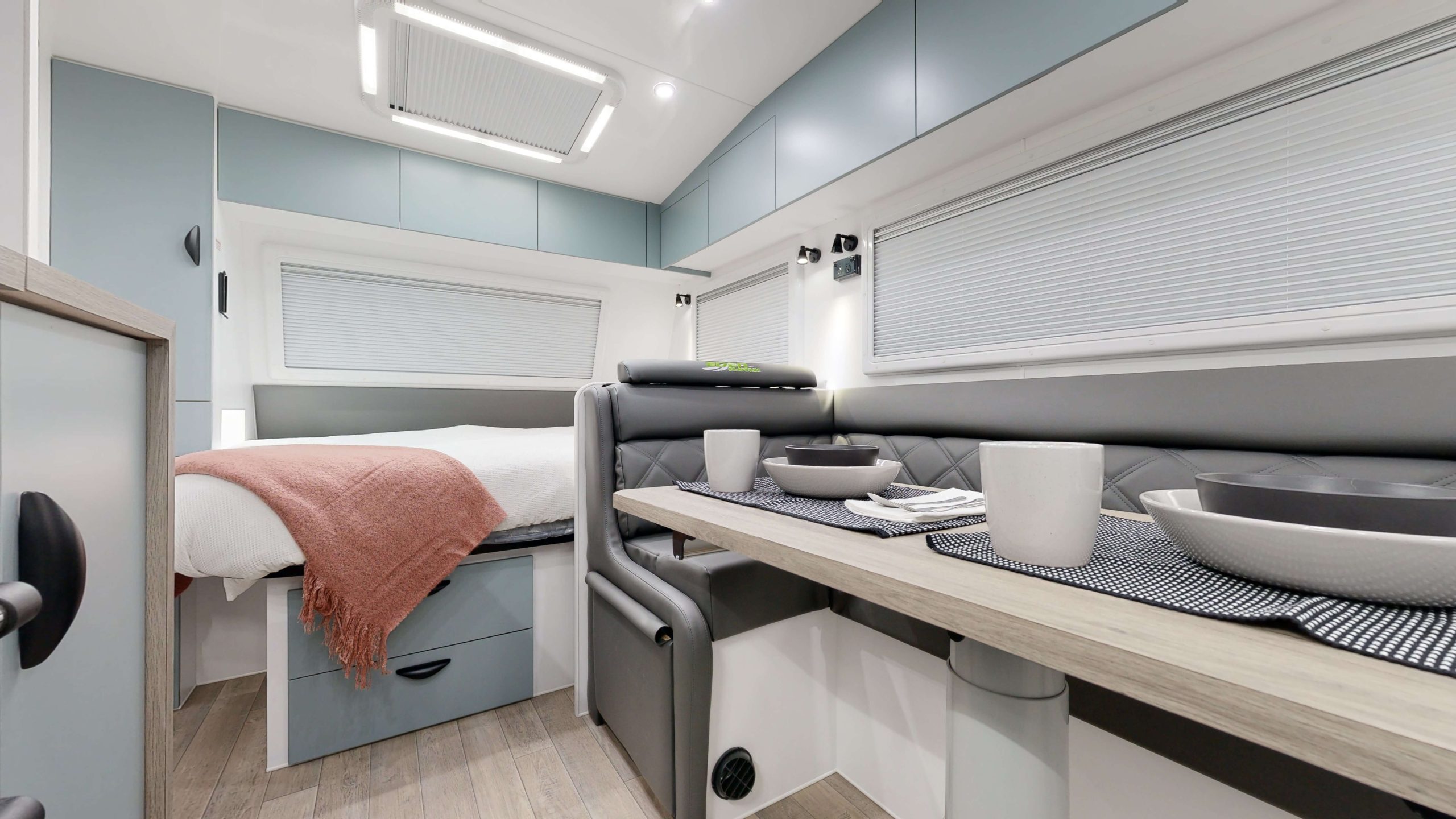 19’6 PLATINUM EAST WEST FAMILY Interior