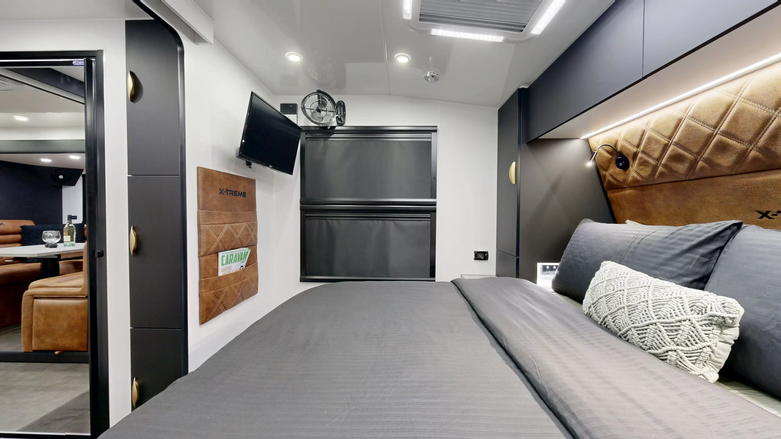 24 EDEN XTREME SLIDEOUT Interior