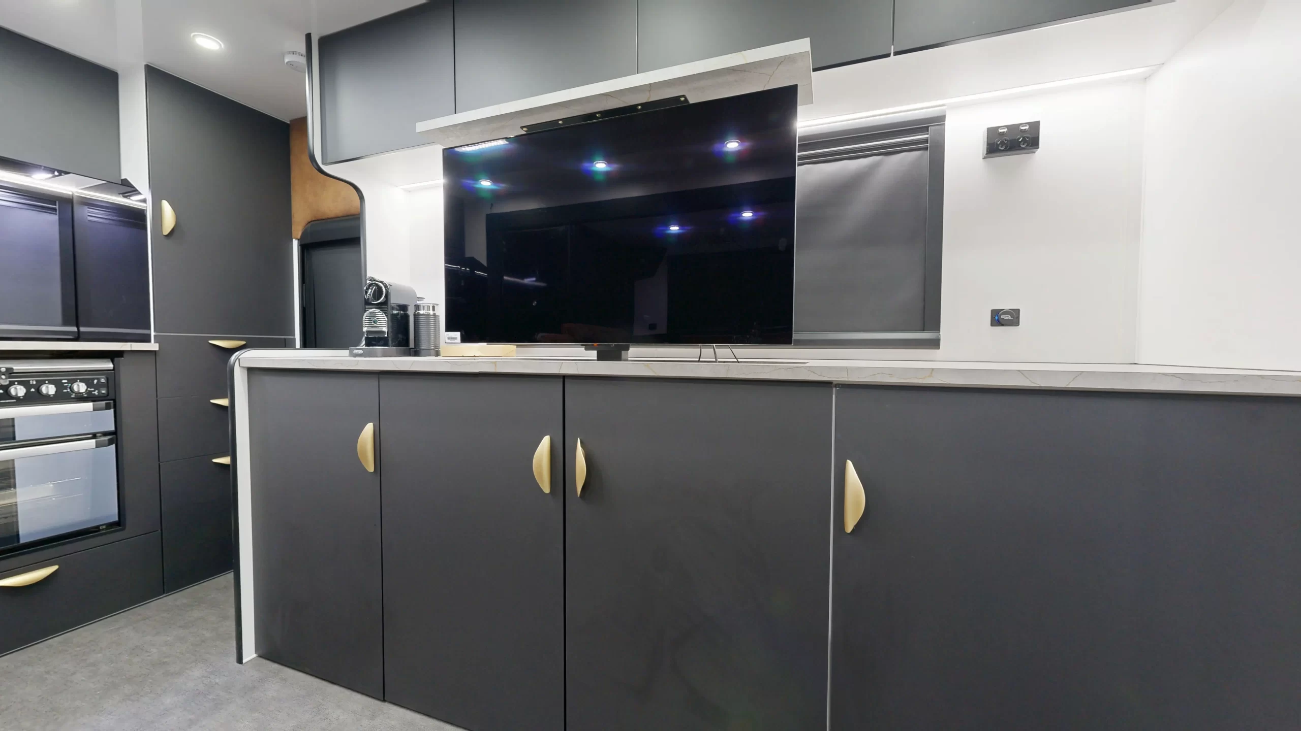 24 EDEN XTREME SLIDEOUT Interior