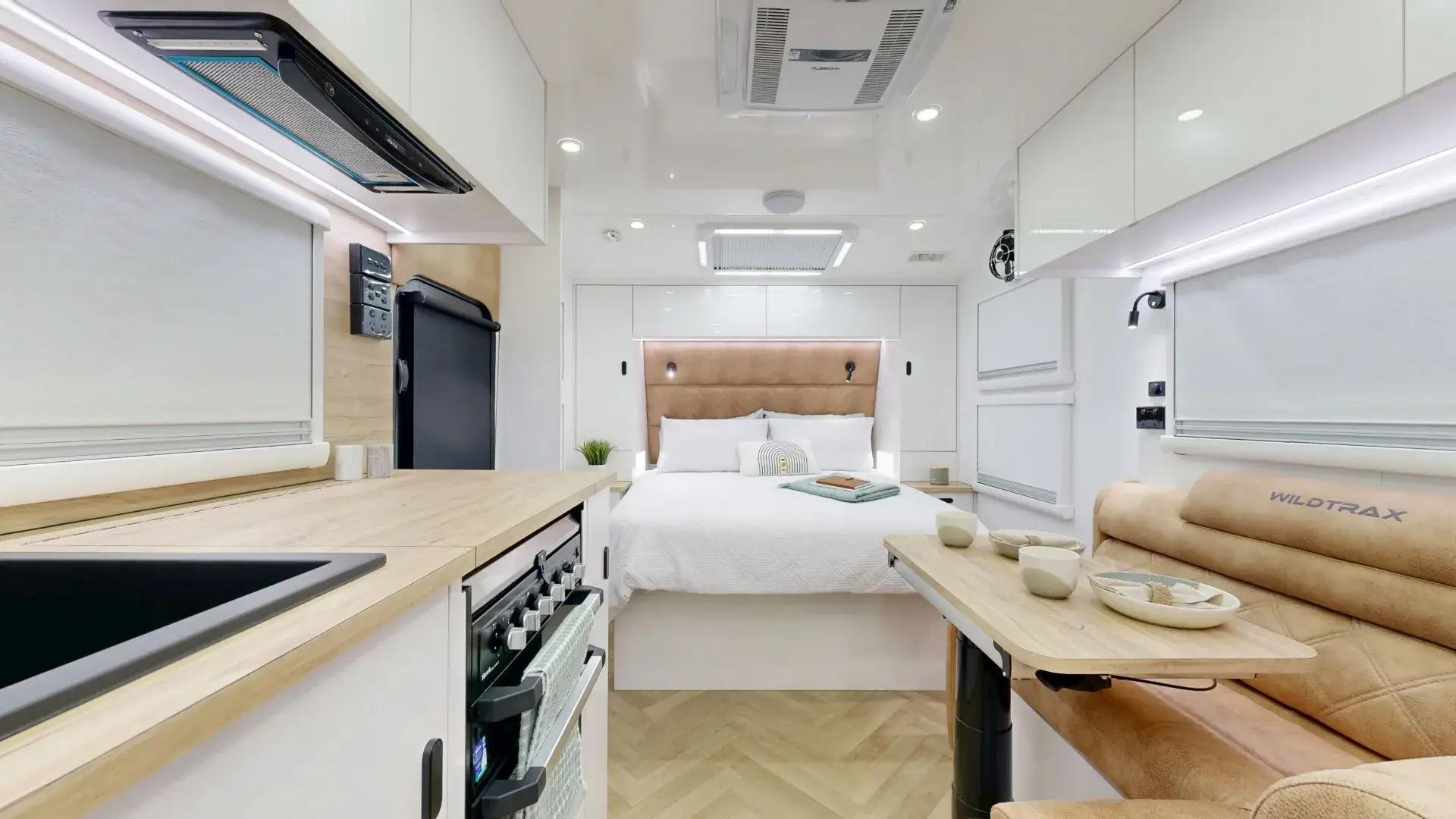 17′ WILDTRAX FRONT DOOR Interior