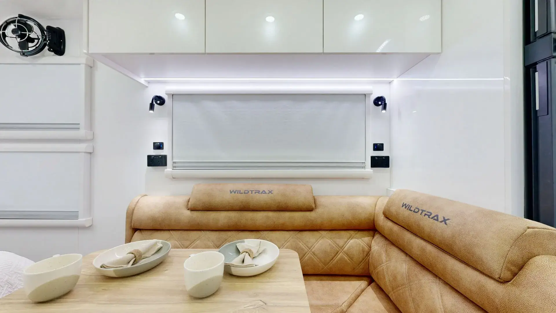 17′ WILDTRAX FRONT DOOR Interior