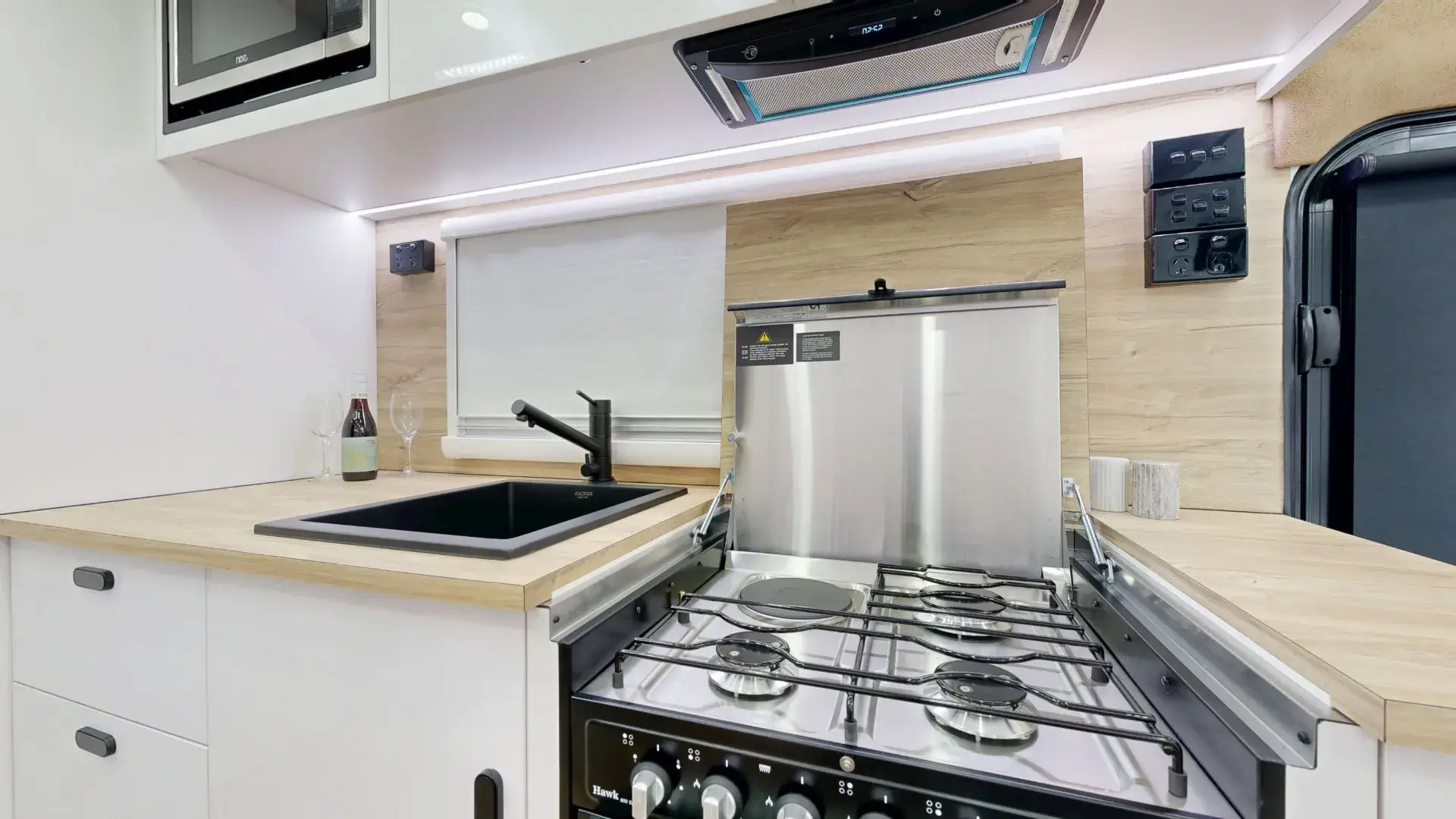 17′ WILDTRAX FRONT DOOR Interior