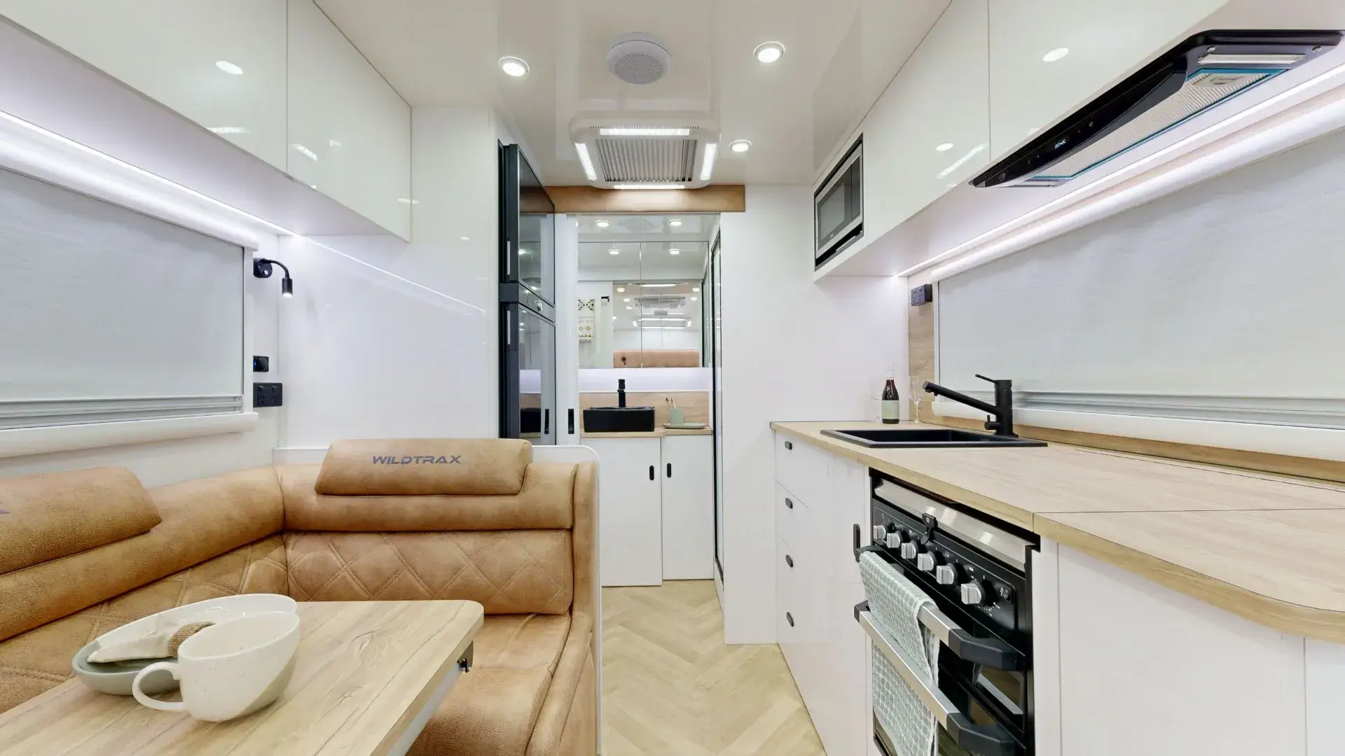 17′ WILDTRAX FRONT DOOR Interior