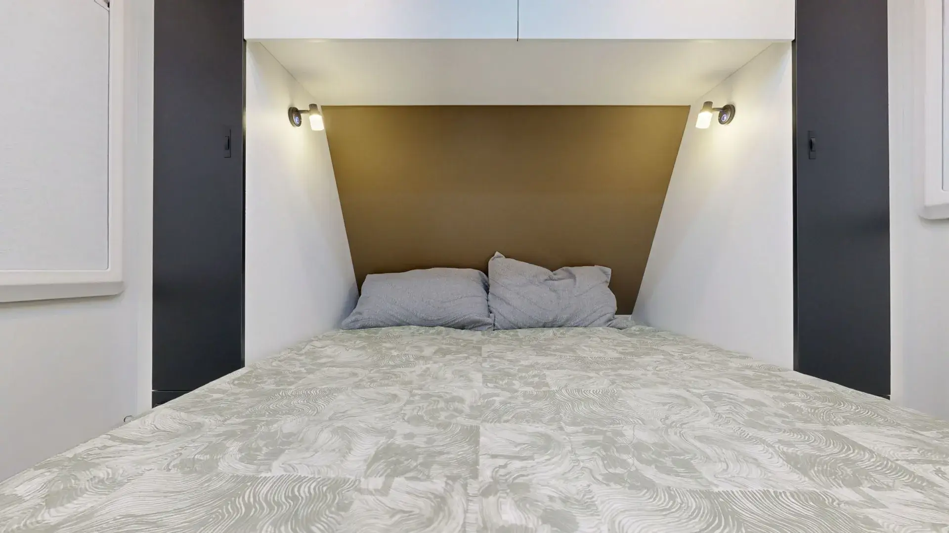 Storm 6.3F interior image 1