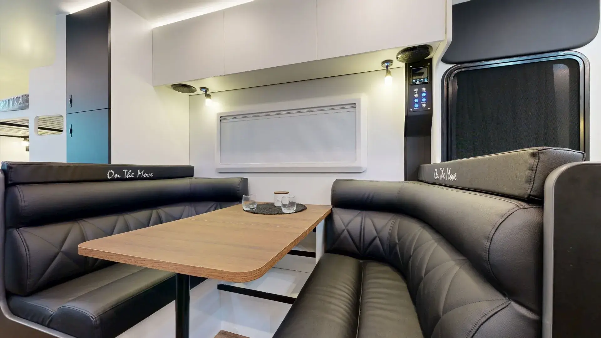 Storm 6.9F interior image 2