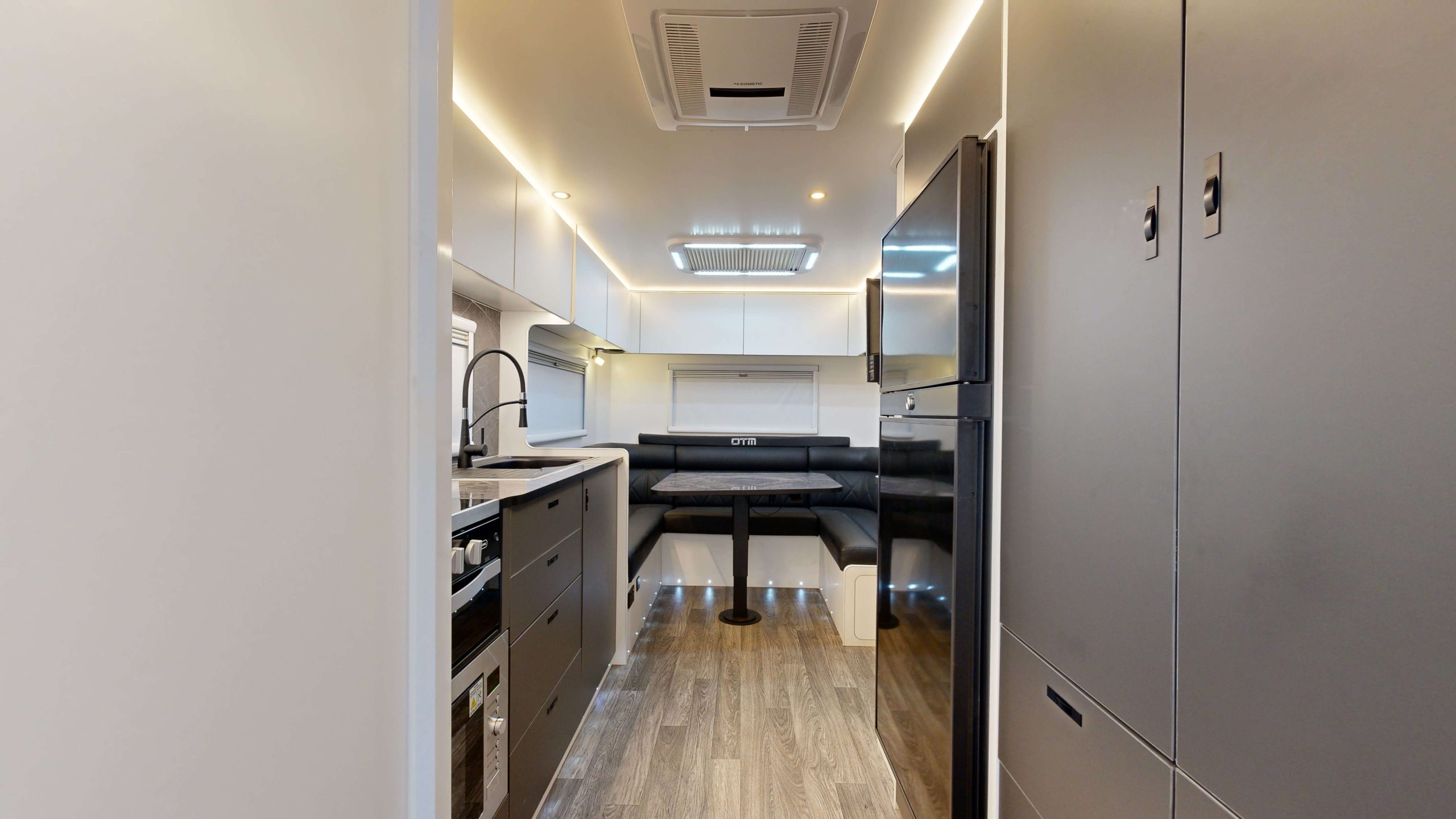 Adventure 7.2 interior image 2