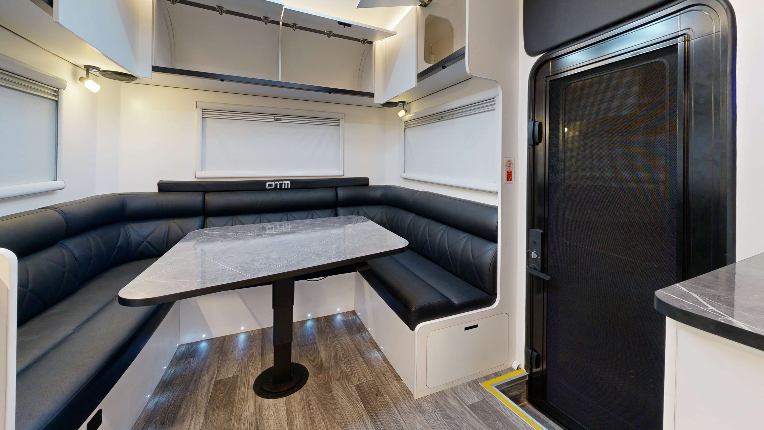 Adventure 7.2 interior image 3