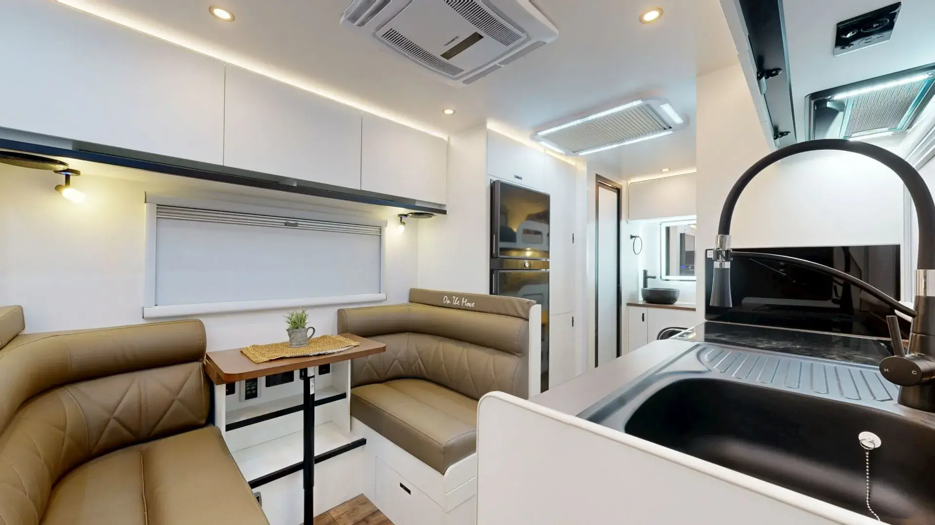 Adventure 5.7F interior image 2