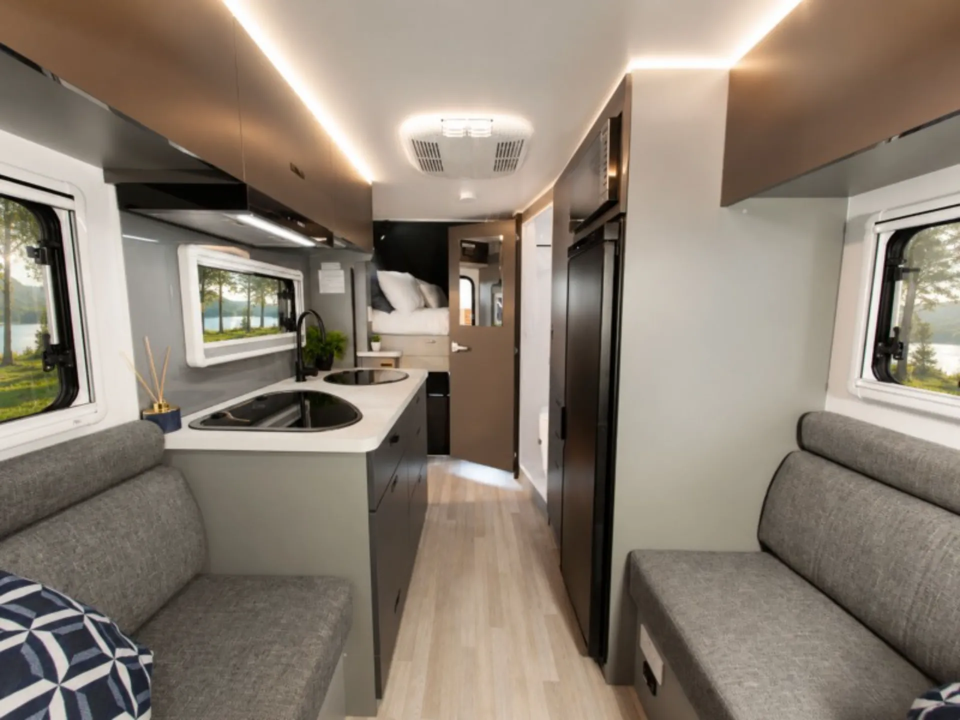 C281 interior image 2