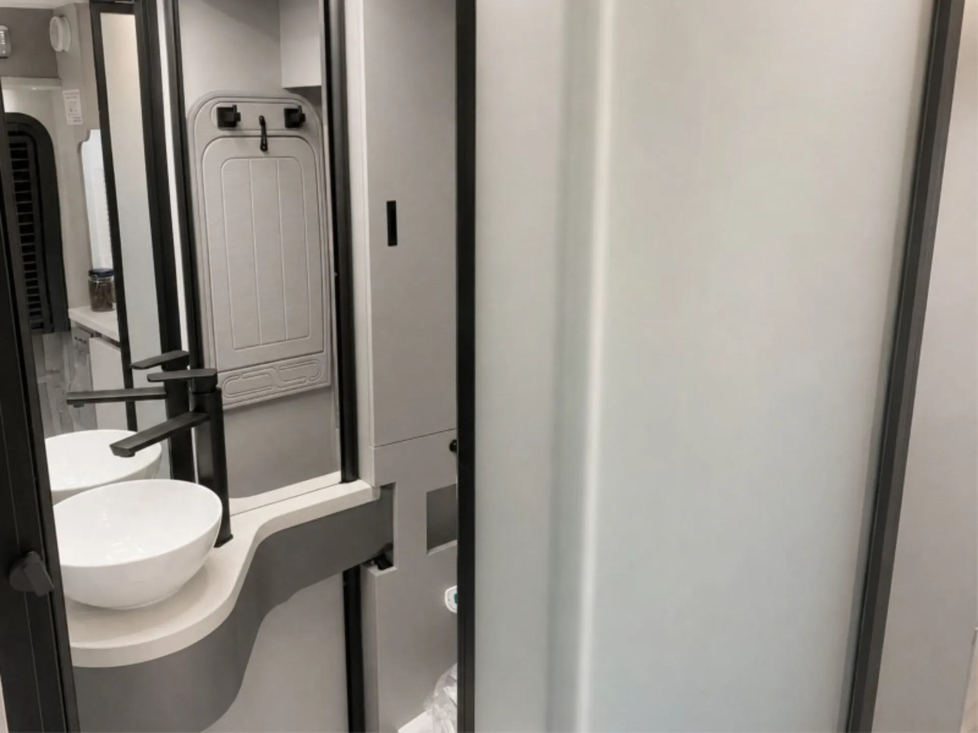 C312 interior image 4