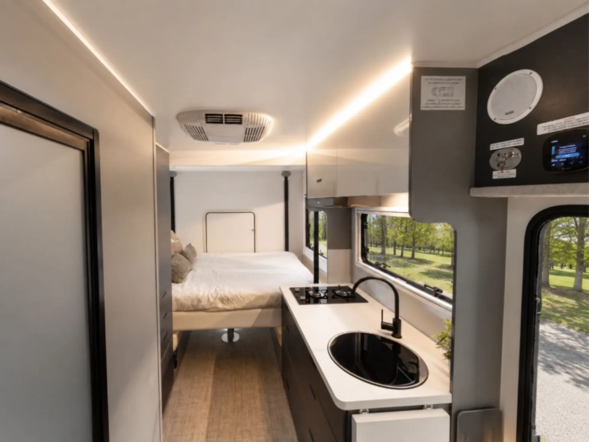 E362 interior image 2