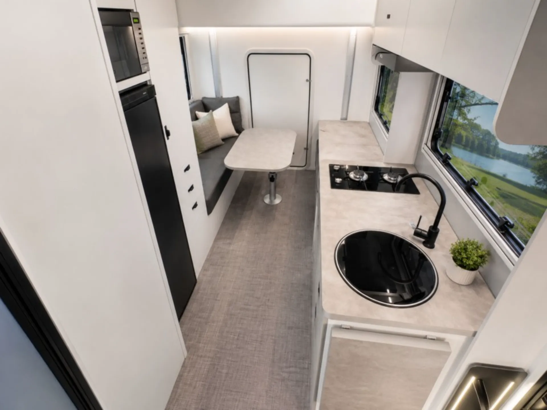 E364 interior image 3