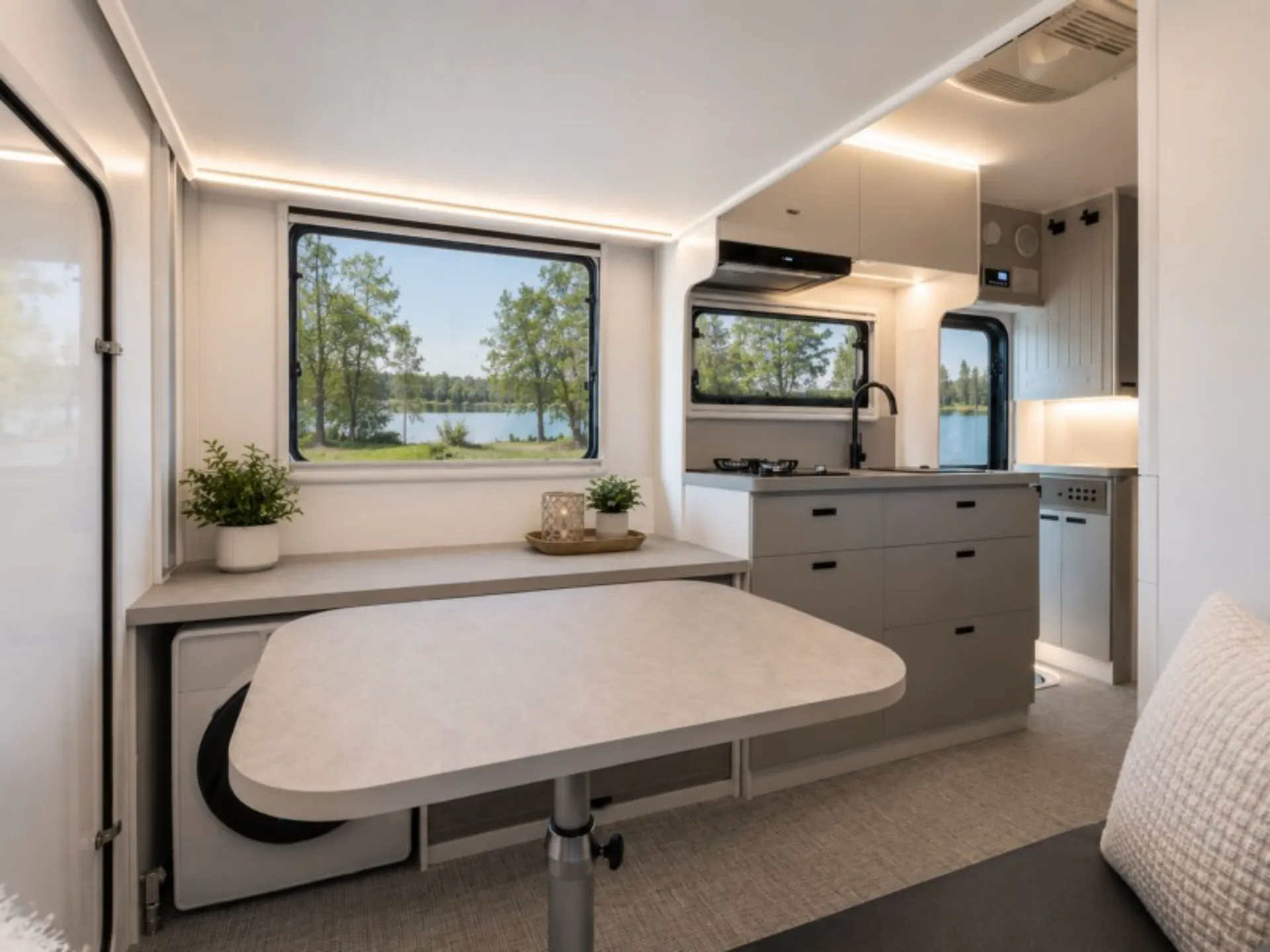 E364 interior image 1