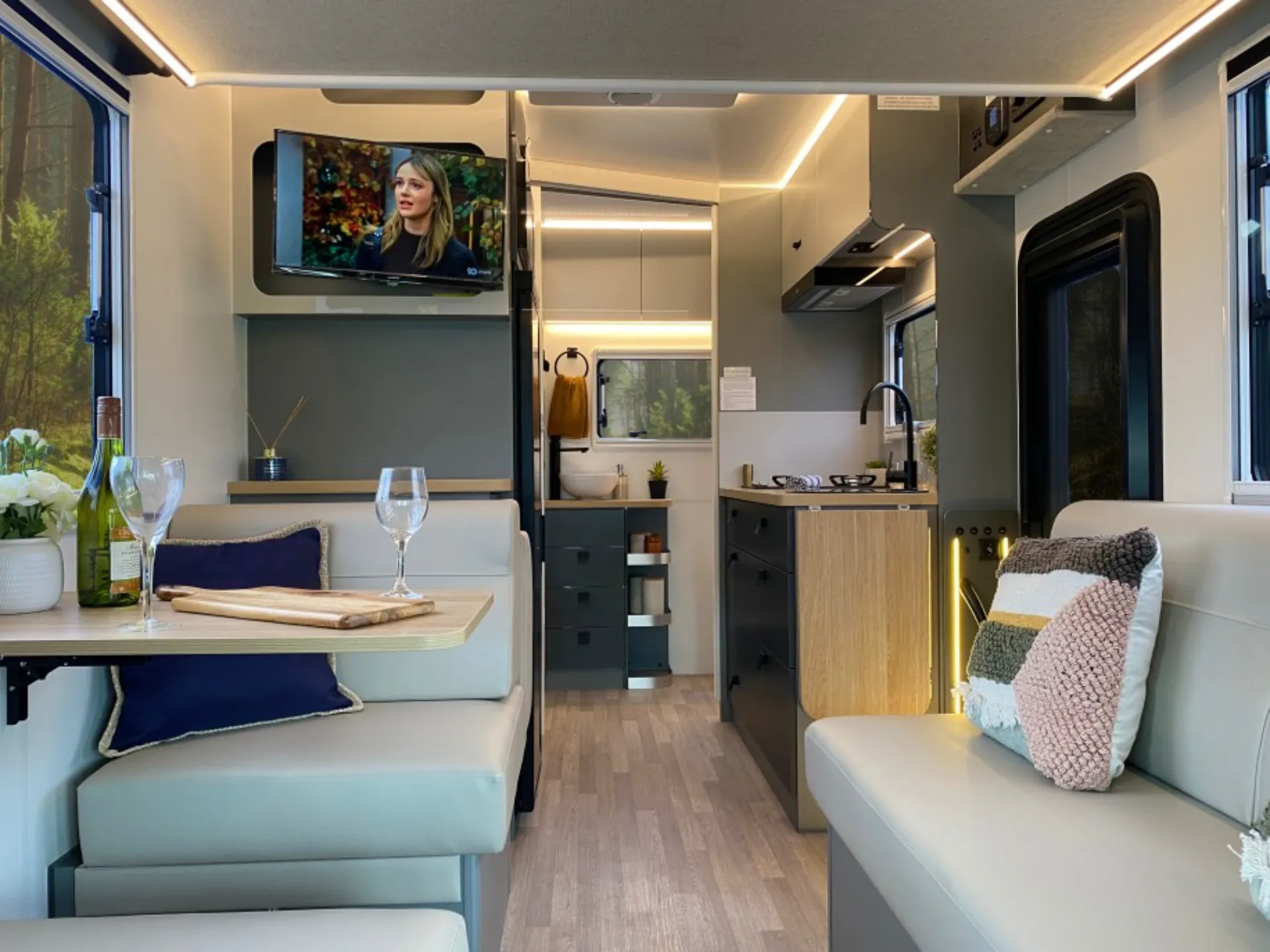 Q441 interior image 1
