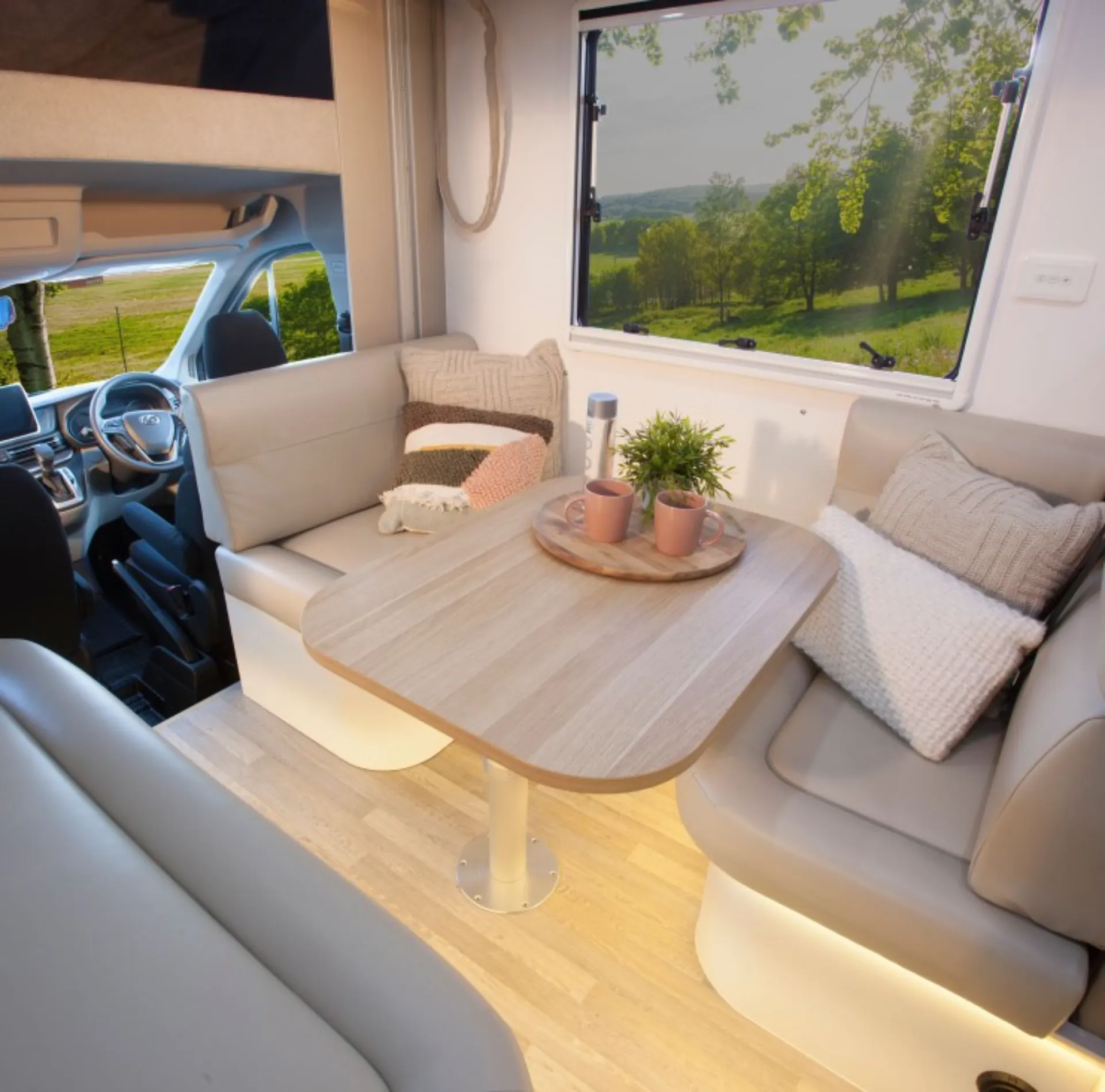 P452 interior image 1