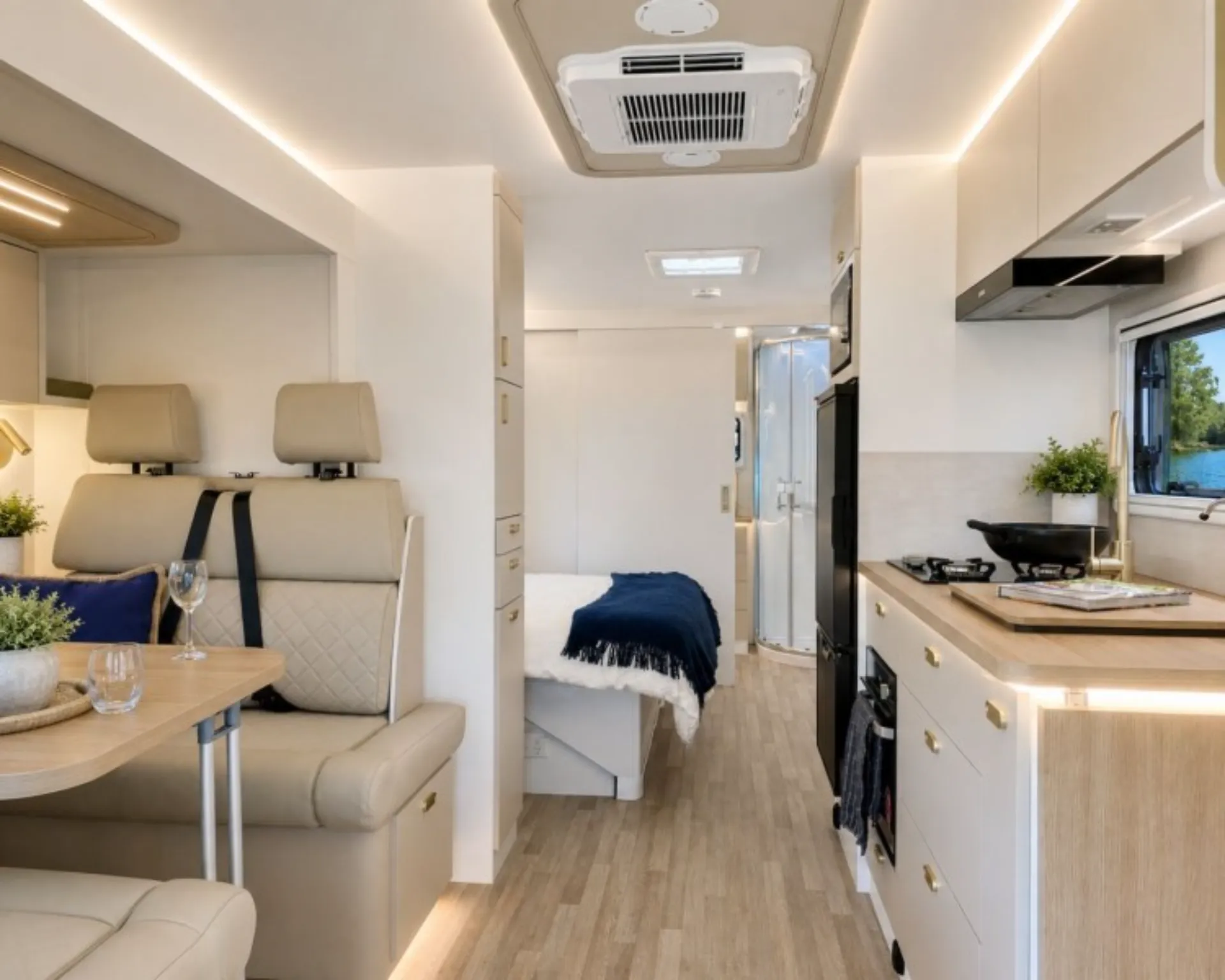N611.26 interior image 3