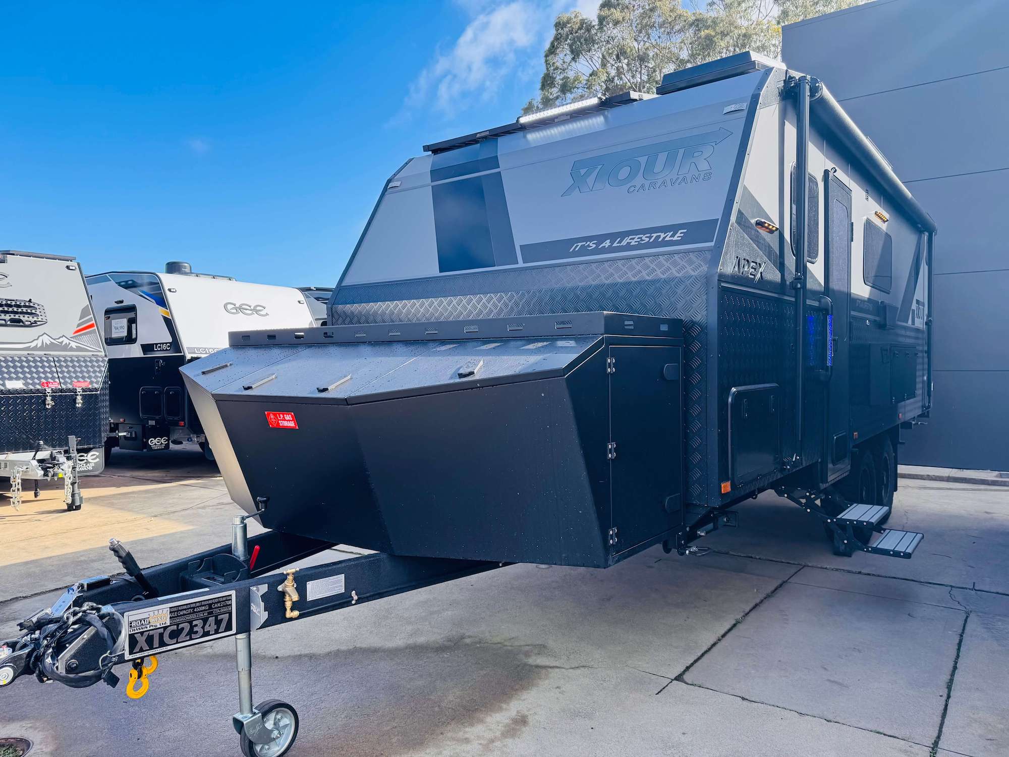 2026 XTour Apex Apex 21'6 Family Edition