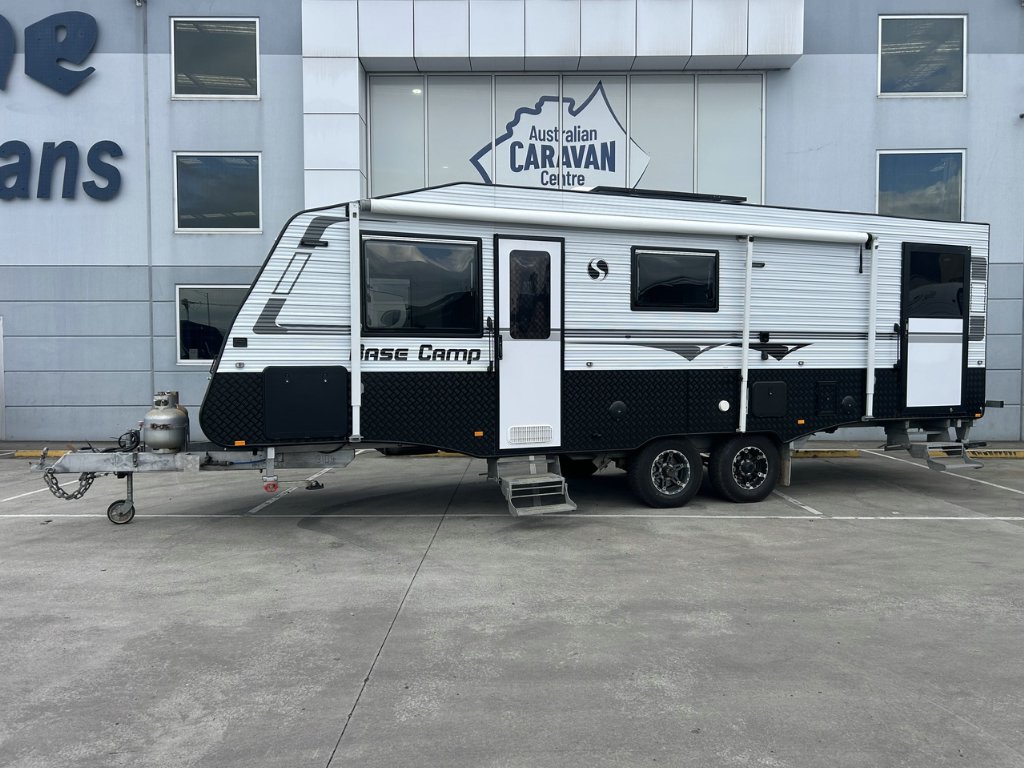 USED 2014 SUPREME BASECAMP